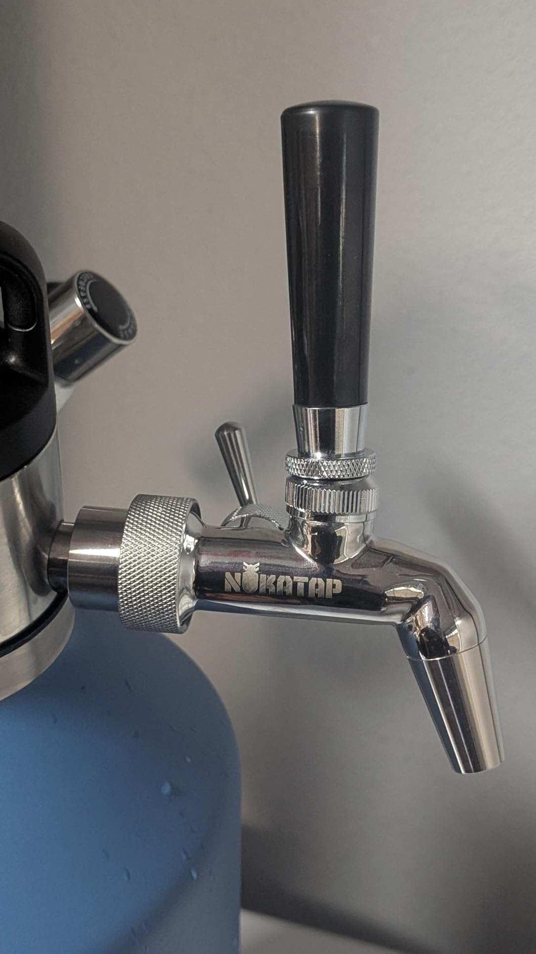 Razorri 64oz Stainless Steel Beer Growler, Double-Wall Vacuum Insulated Carbonated Keg with Professional Bar Tap and Pressurized CO2 Regulator, 0.5 Gallon, Ocean Blue customer photo 1