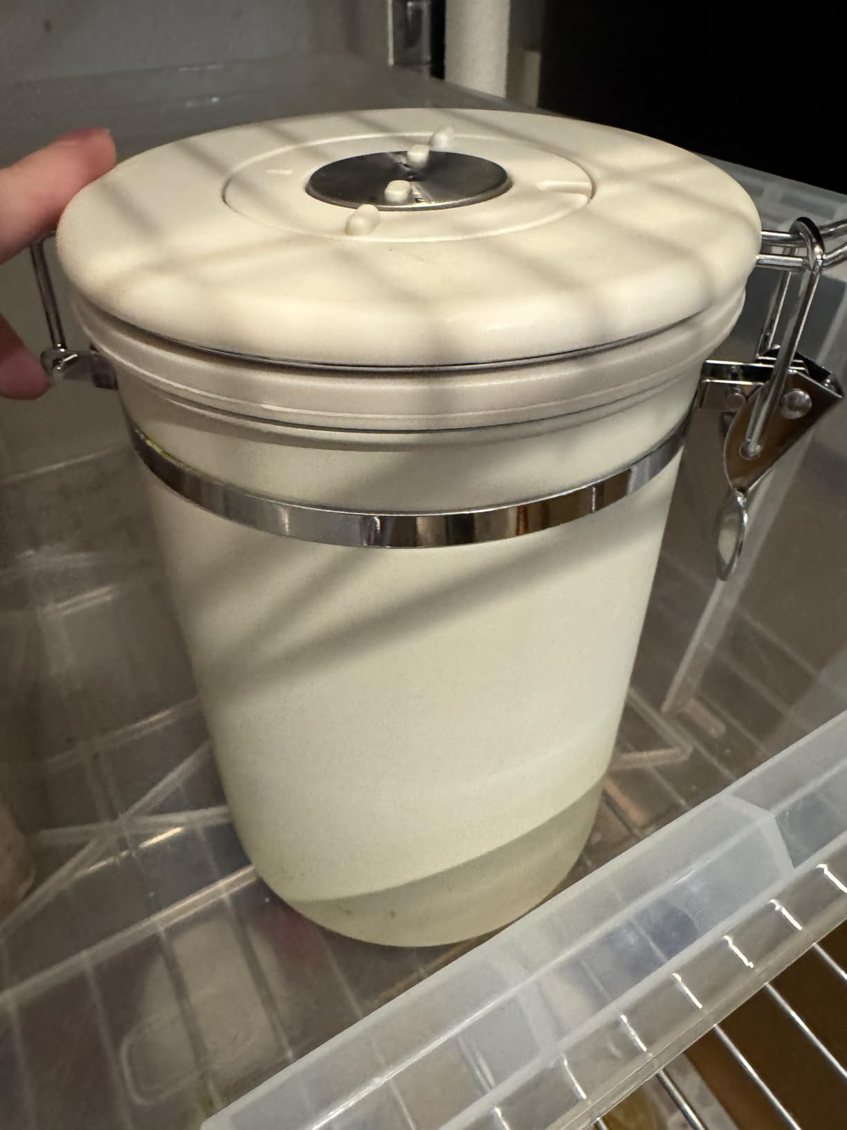 ShanSon Coffee Canister Airtight, Stainless Steel Bean Storage Container with Date Tracker & Scoop, Grounds Sugar Flour Tea Cereal Fits Kitchen Pantry, Ideal Gift for Coffee Lovers, 22oz, White customer photo 1