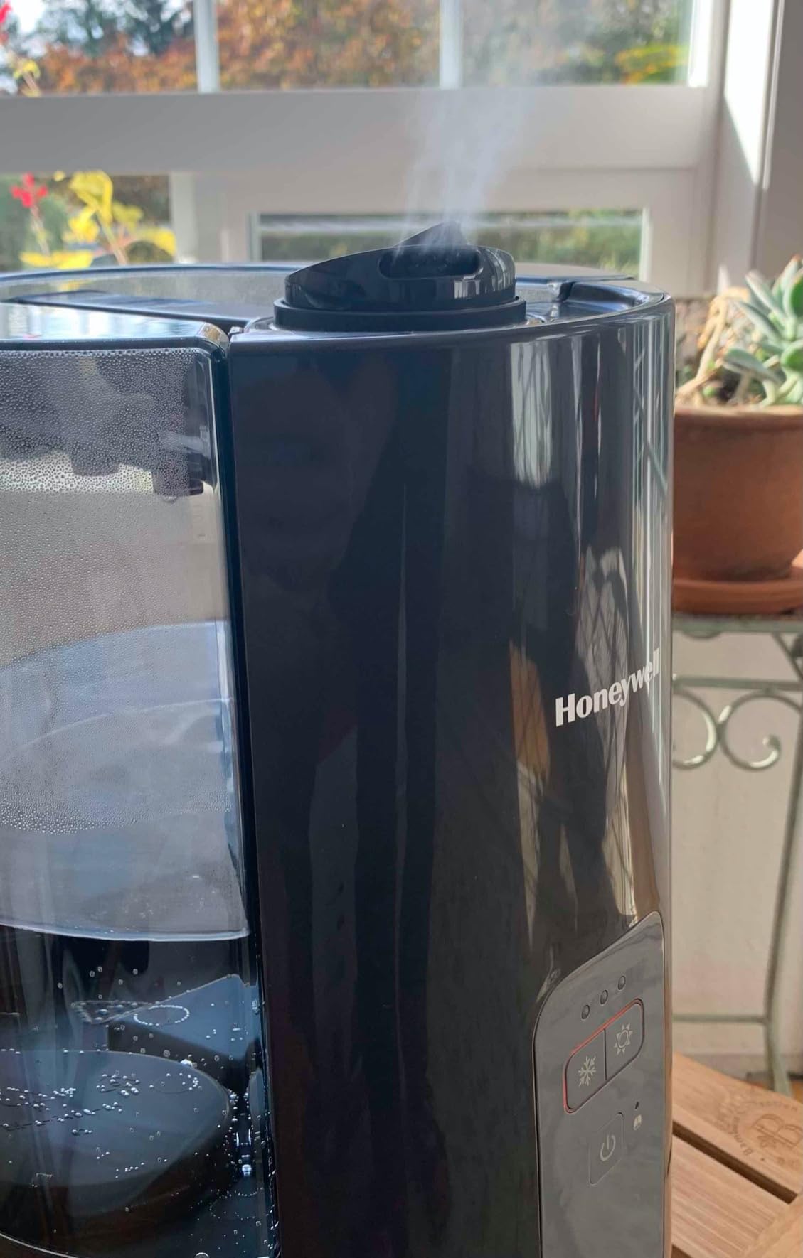 Honeywell Dual Comfort Cool + Warm Mist humidifier, Black, HWC775B customer photo 2