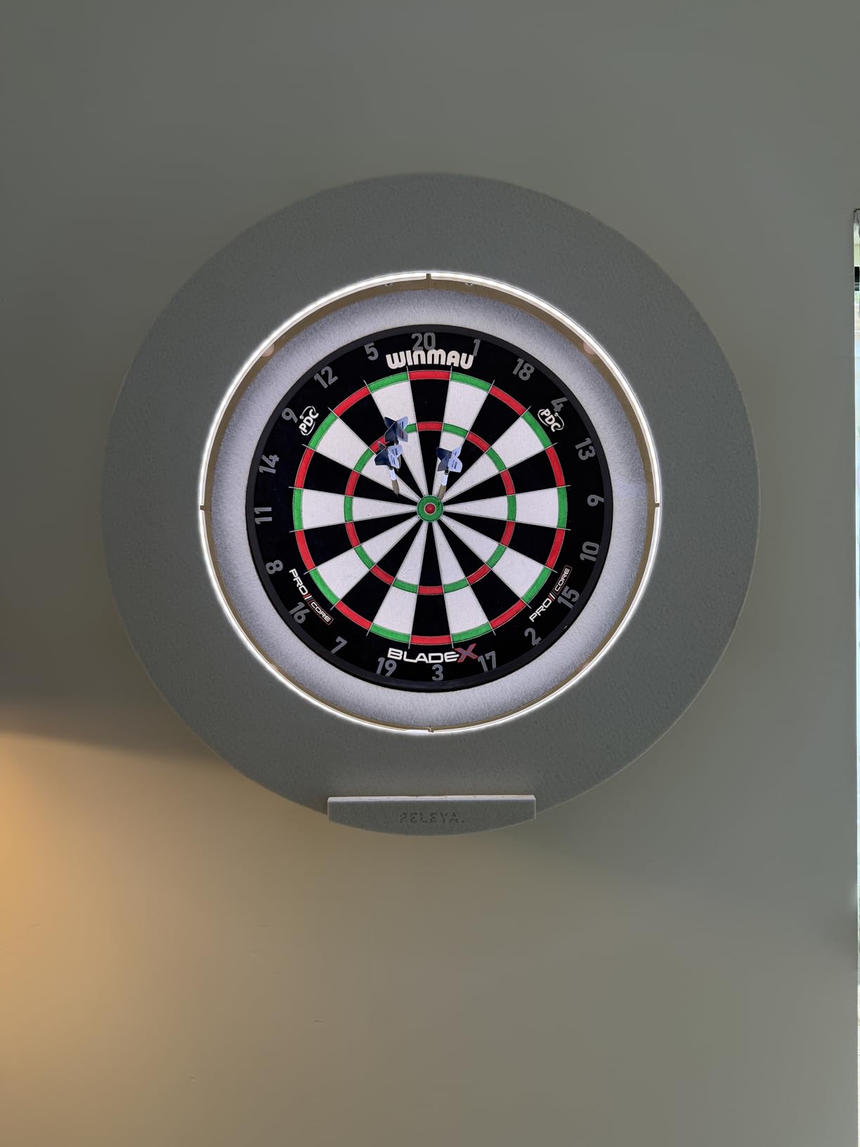 WINMAU Professional Bristle Dartboard - PDC Tournament Board with Official Tournament Specifications - Available in Blade 6 Single, Dual, Triple Core & Blade X Generations customer photo 2