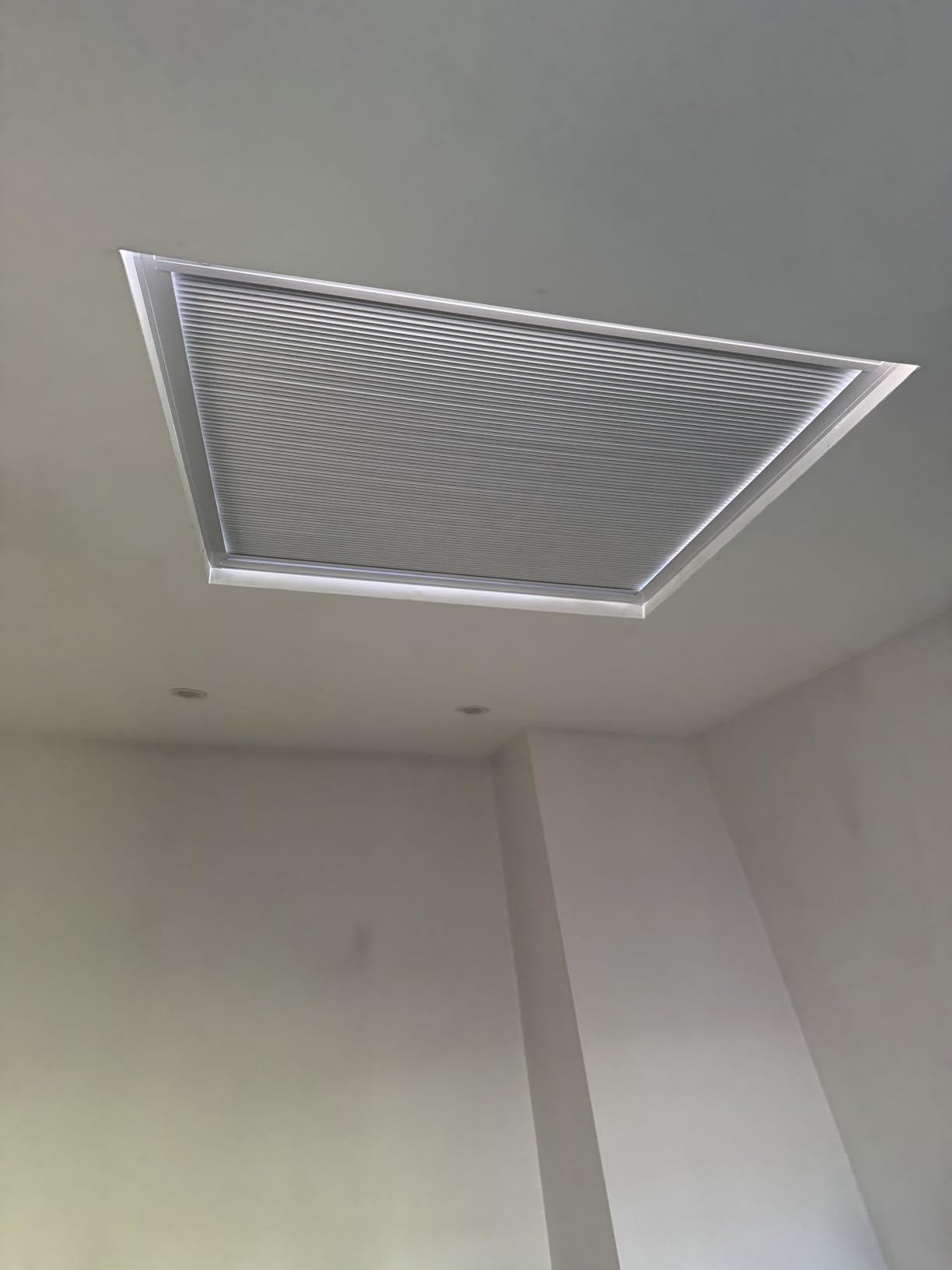 ZSHINE Motorized Blackout Skylight Cellular Shades (93021A Off White) customer photo 1