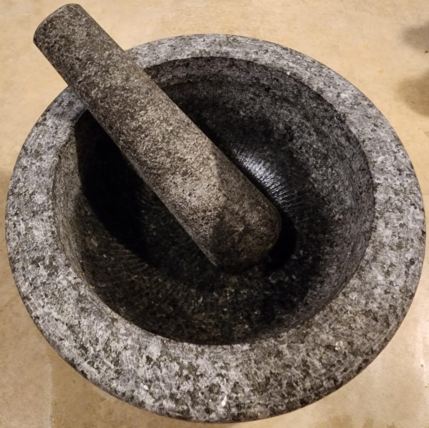 Priority Chef Heavy Duty Large 4 Cup Mortar and Pestle Set, 100% Natural Granite, 7 Inch Diameter Bowl, 7.2 Inch Pestle, Non-Slip Base, Stone Grinder for Guacamole Salsa Pesto Herbs Spices, Black customer photo 2
