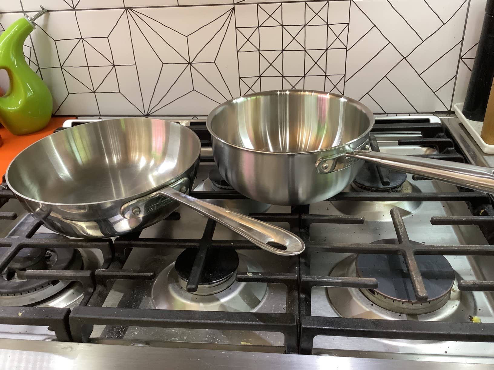 Misen 5-Ply Stainless Steel Saucier with Lid– Induction-Compatible Pan with Curved Sides for Smooth Stirring - Oven Safe to 800F – Even Heat Distribution & Ergonomic Handle - 3 QT customer photo 1