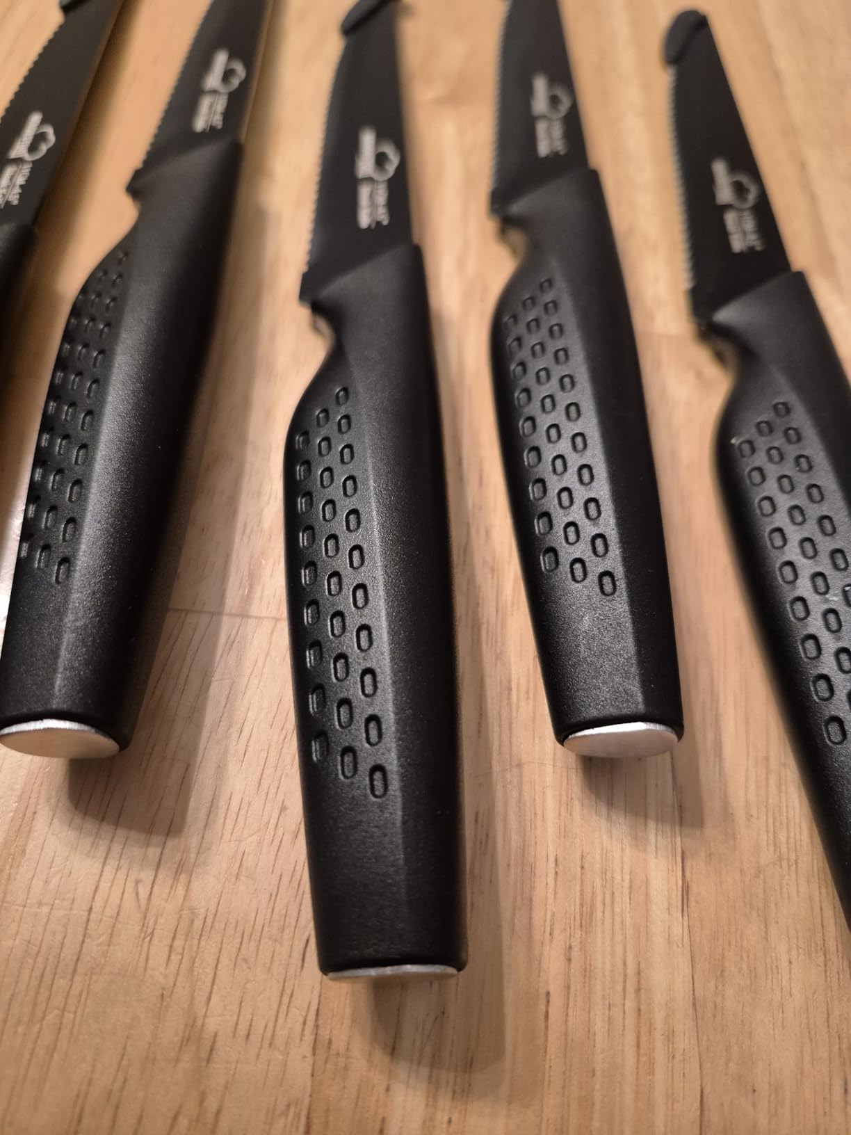 Amorston Steak Knives, Steak Knives Set of 8, Stainless Steel Steak Knife Set, Serrated Knives Dishwasher Safe, Elegant Black Mothers Day Gifts for Women customer photo 1