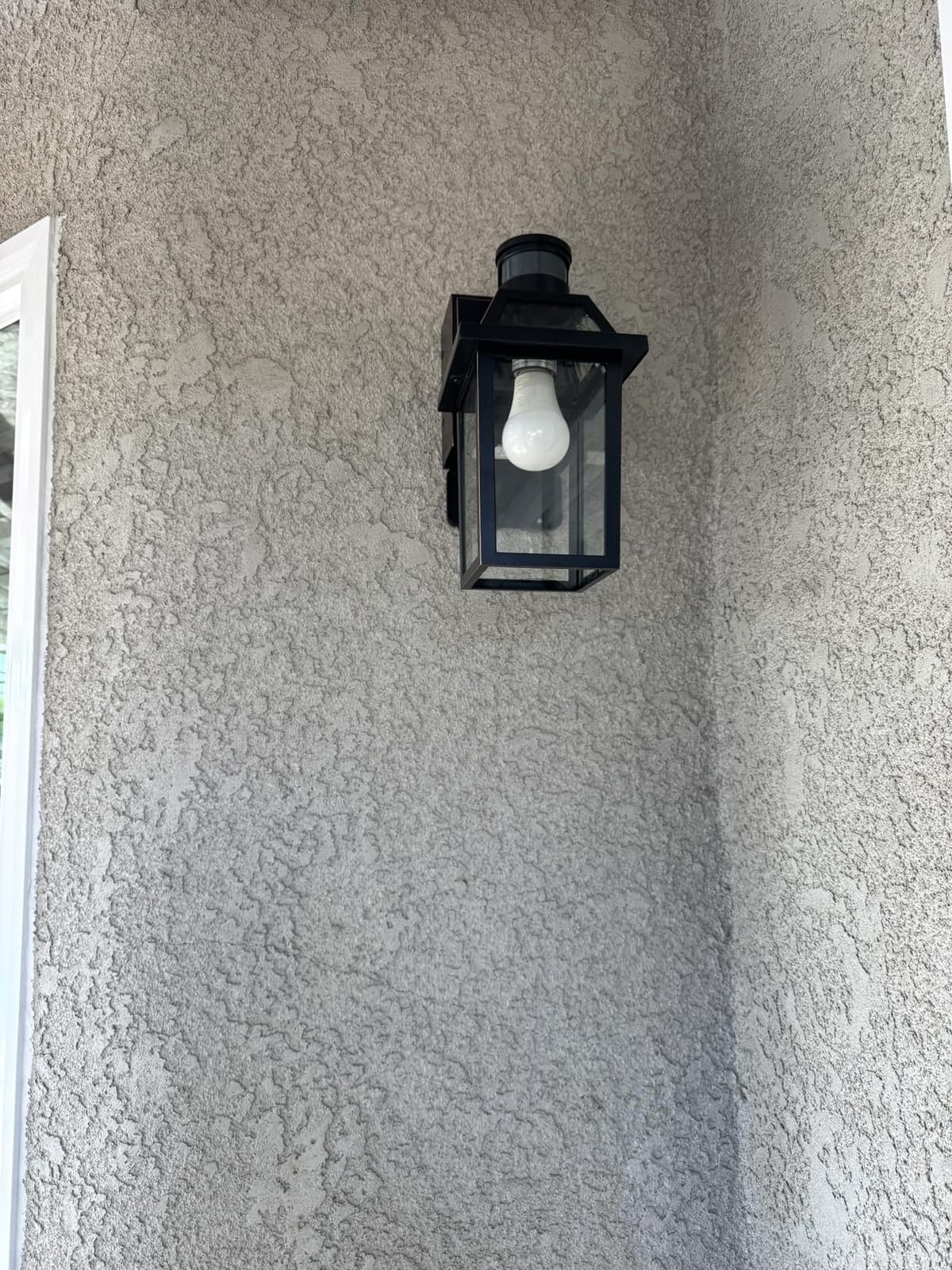 Yisuro Porch Lights with GFCI Outlet, Dusk to Dawn Outdoor Lights with Outlet, 3 Lighting Modes Exterior Light Fixture Waterproof, Outside Lights for House Front Door Patio Garage customer photo 2