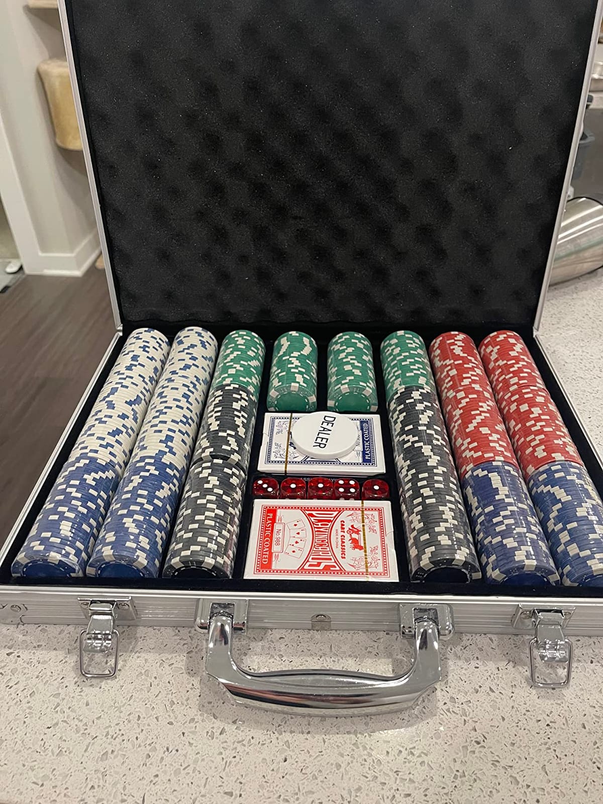 Comie Poker Chips,500PCS Poker Chip Set with Aluminum Travel Case,11.5 Gram Poker Set for Texas Holdem Blackjack Gambling customer photo 1