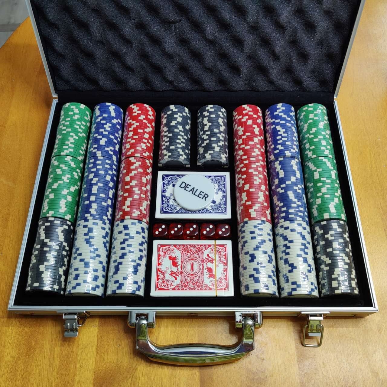 Comie Poker Chips,500PCS Poker Chip Set with Aluminum Travel Case,11.5 Gram Poker Set for Texas Holdem Blackjack Gambling customer photo 2