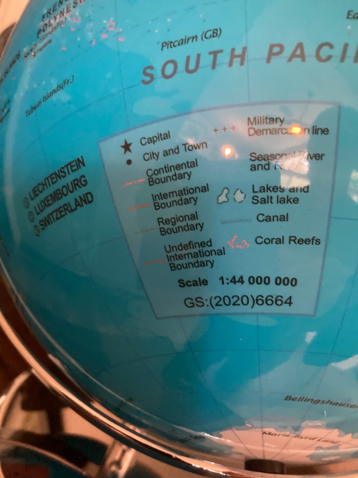BSHAPPLUS 13inch World Globe with Metal Stand, 720° Full-View Rotation customer photo 1