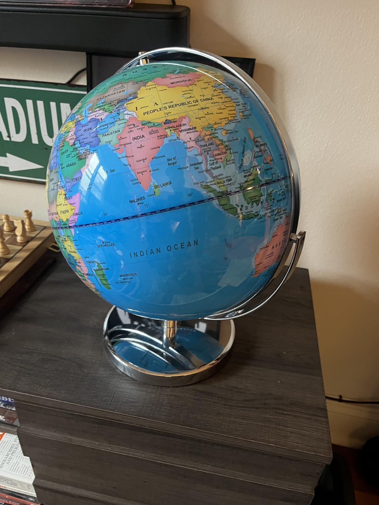 BSHAPPLUS 13inch World Globe with Metal Stand, 720° Full-View Rotation customer photo 2