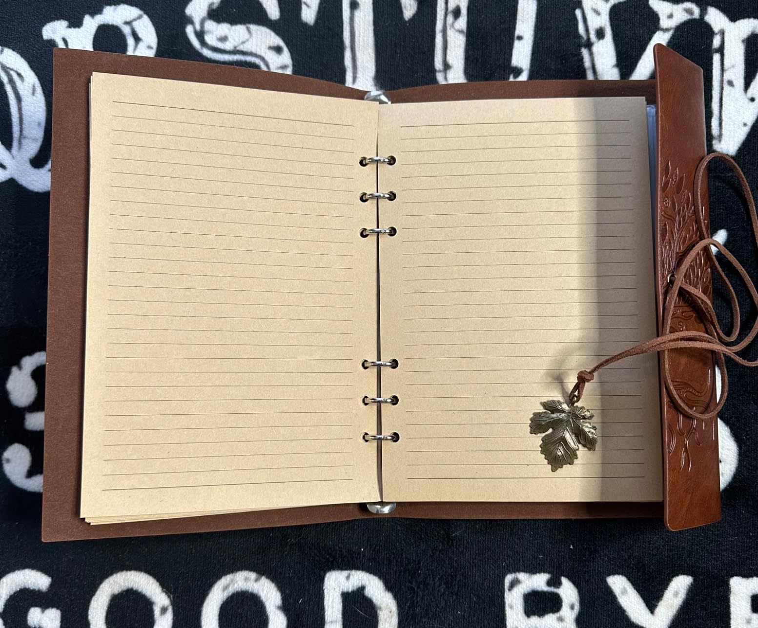 Leather Journal Notebook, Refillable Vintage Journal with Pocket, 6.5