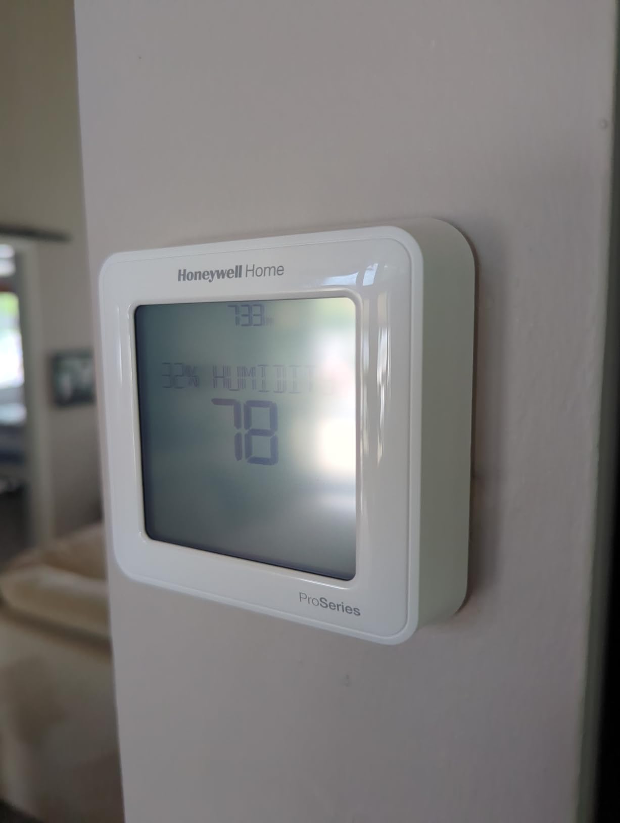 Honeywell Home TH6320ZW2007/U Z-Wave T6 Pro Programmable Touchscreen Thermostat with SmartStart, Low Voltage, UWP Mounting System, Cover Plate, Color - White customer photo 2
