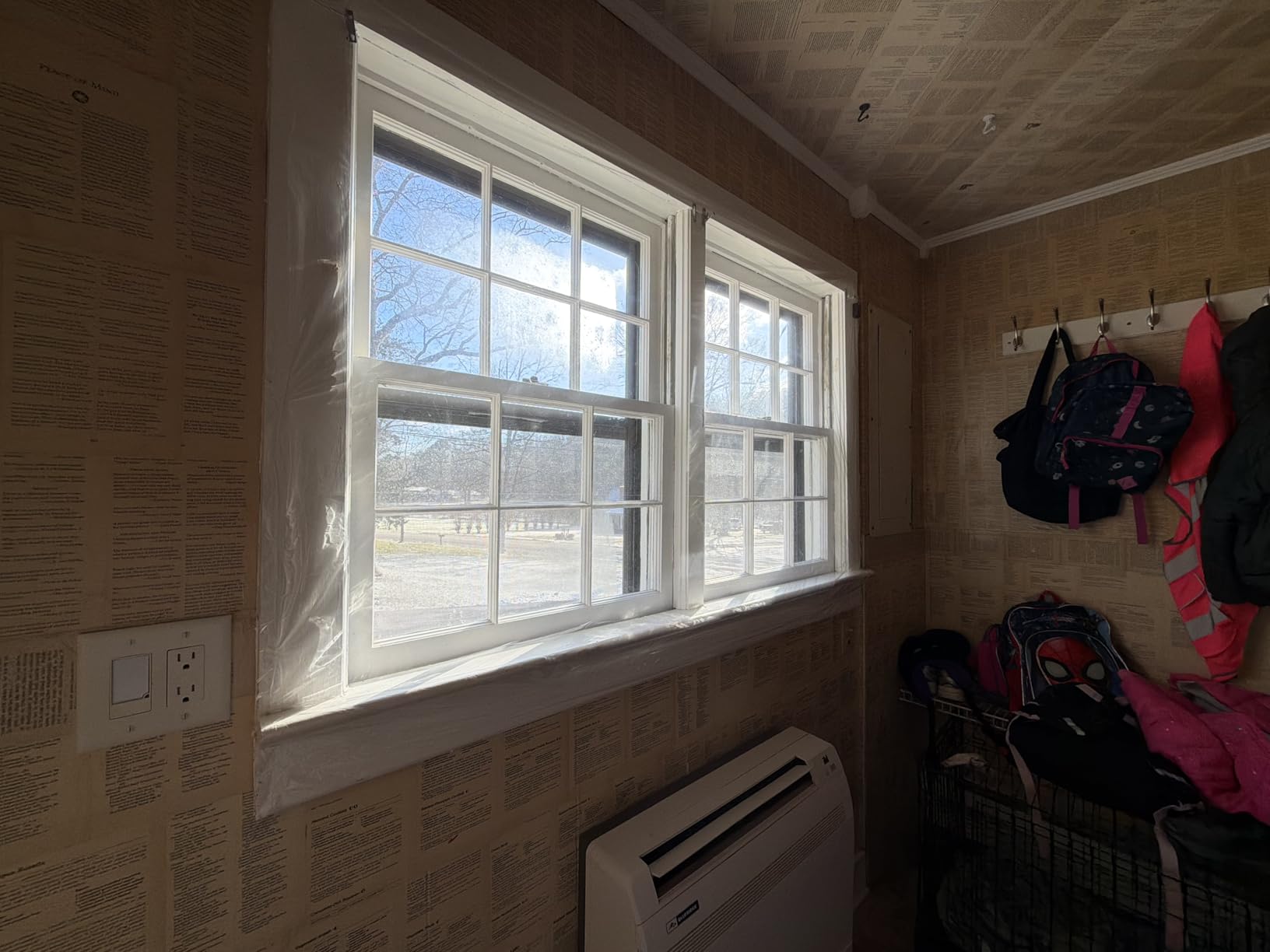 Duck Brand Winter Window Insulation Kit - Window Seal Rolled Shrink Film Covers Up to 15 3' x 5' Windows - Window Tape Included - Easy Indoor Installation - Clear - 15-Pack (288069) customer photo 2