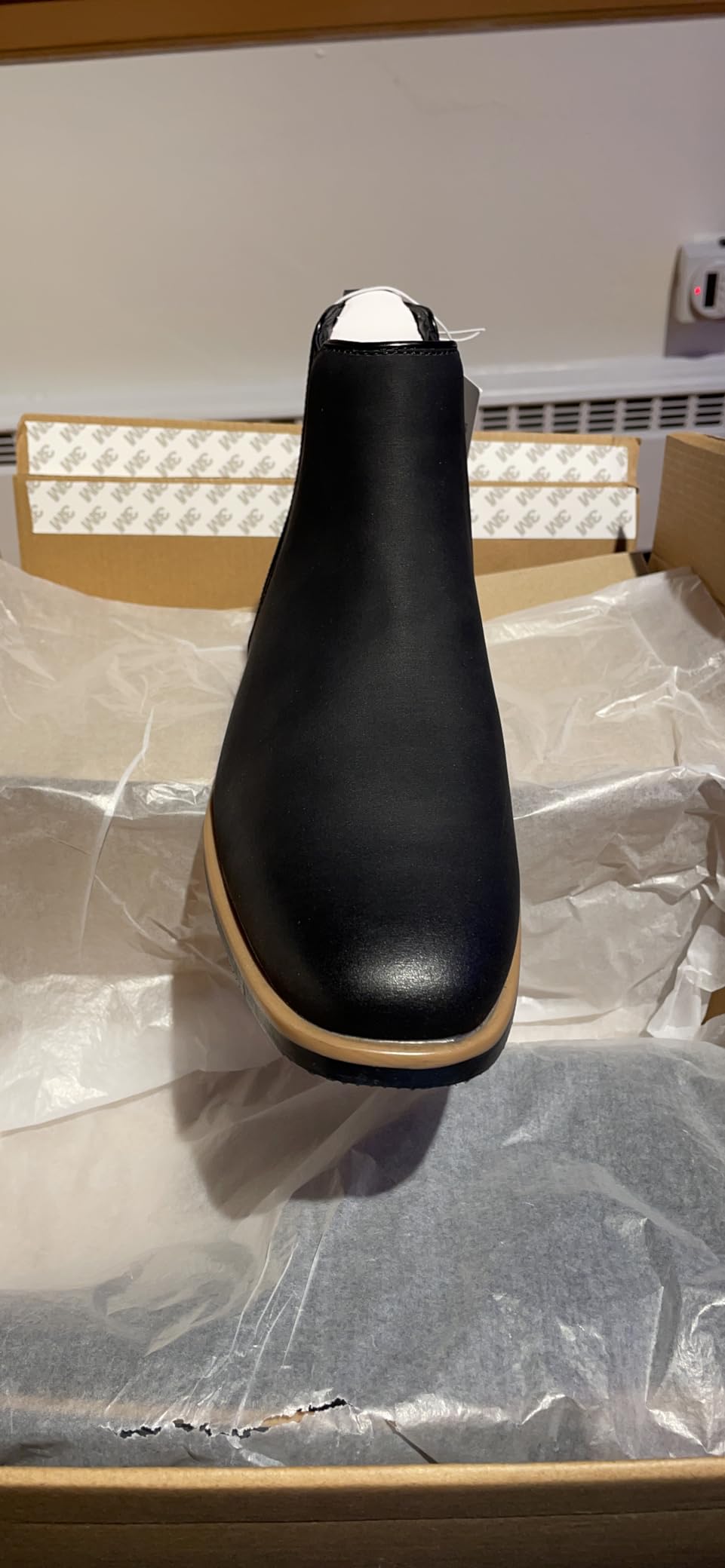 Amazon Essentials Men's Leather Chelsea Boot customer photo 1