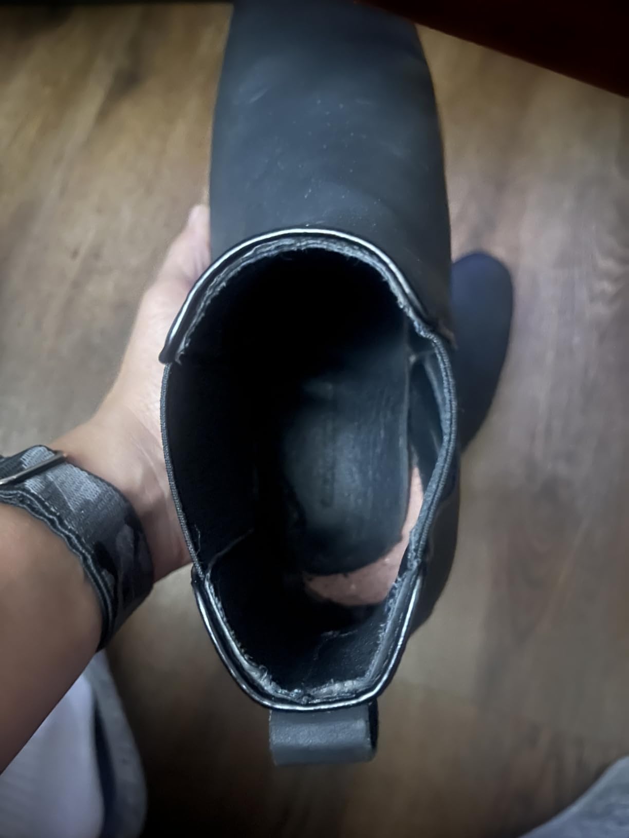 Amazon Essentials Men's Leather Chelsea Boot customer photo 2