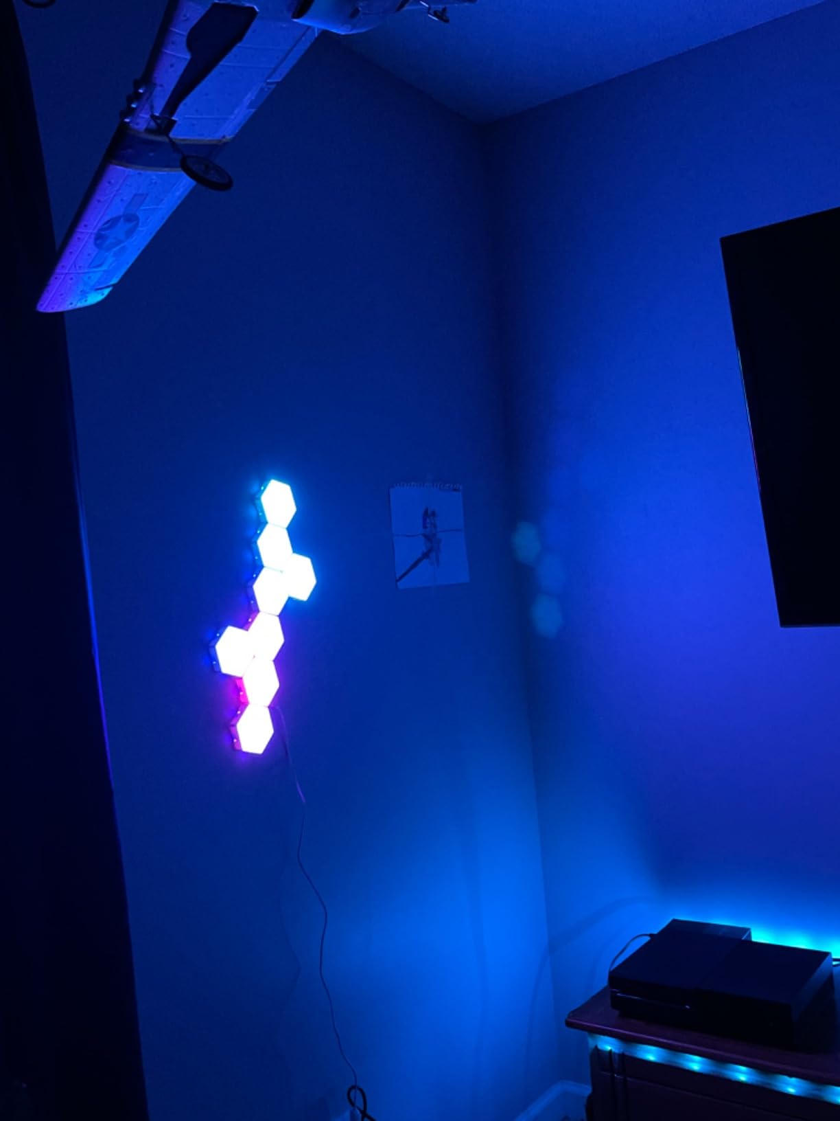 NIUCOO 8 Pack Hexagon LED Lights Wall Panels, Smart RGB Gaming Lights with APP & Music Sync, DIY Modular Hex Tiles, USB-Powered for Autism/Game Room/Party Decor customer photo 2
