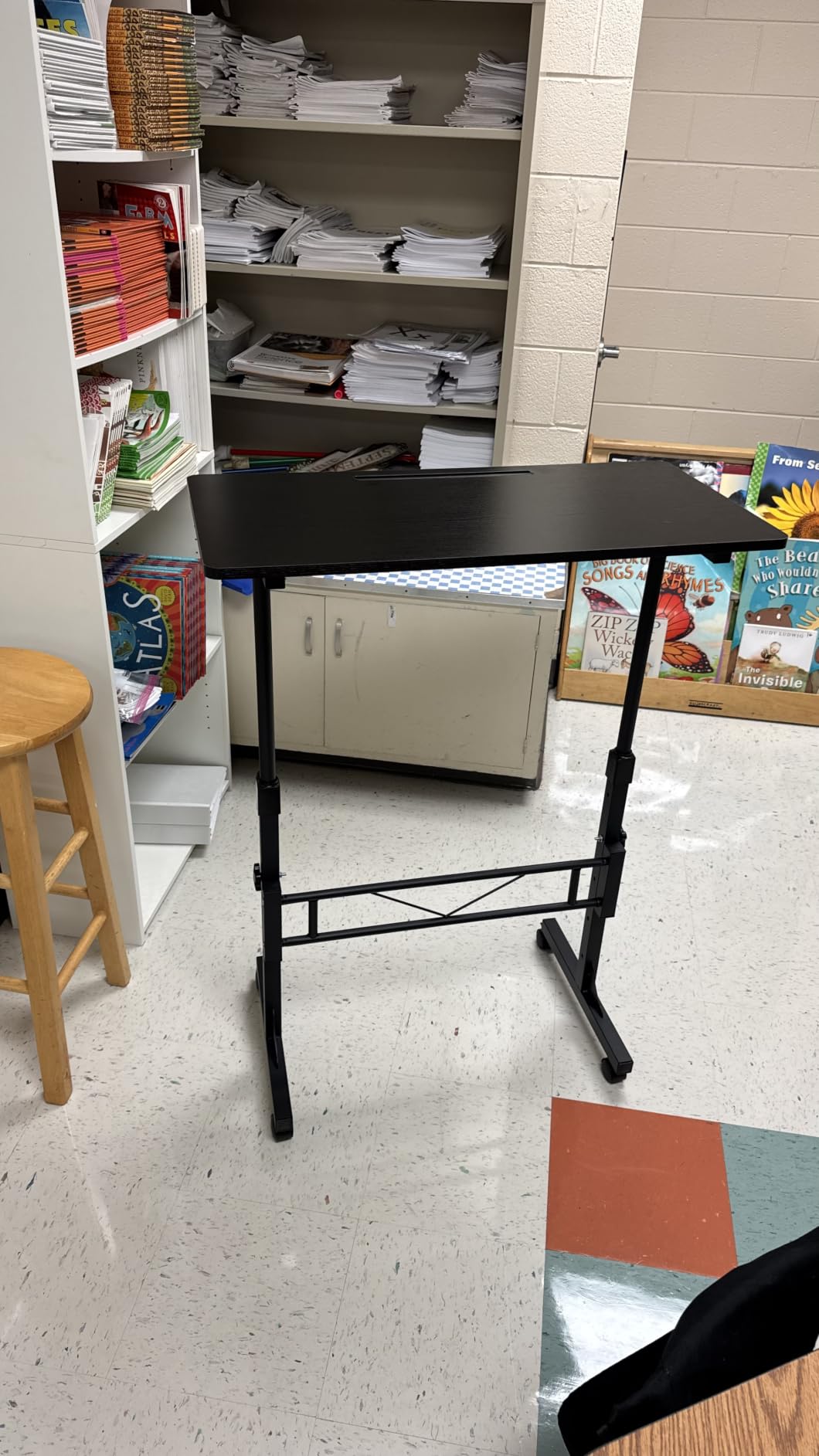 KLSMYHOKI Standing Desk Adjustable Height, Mobile Stand Up Desk with Wheels customer photo 2