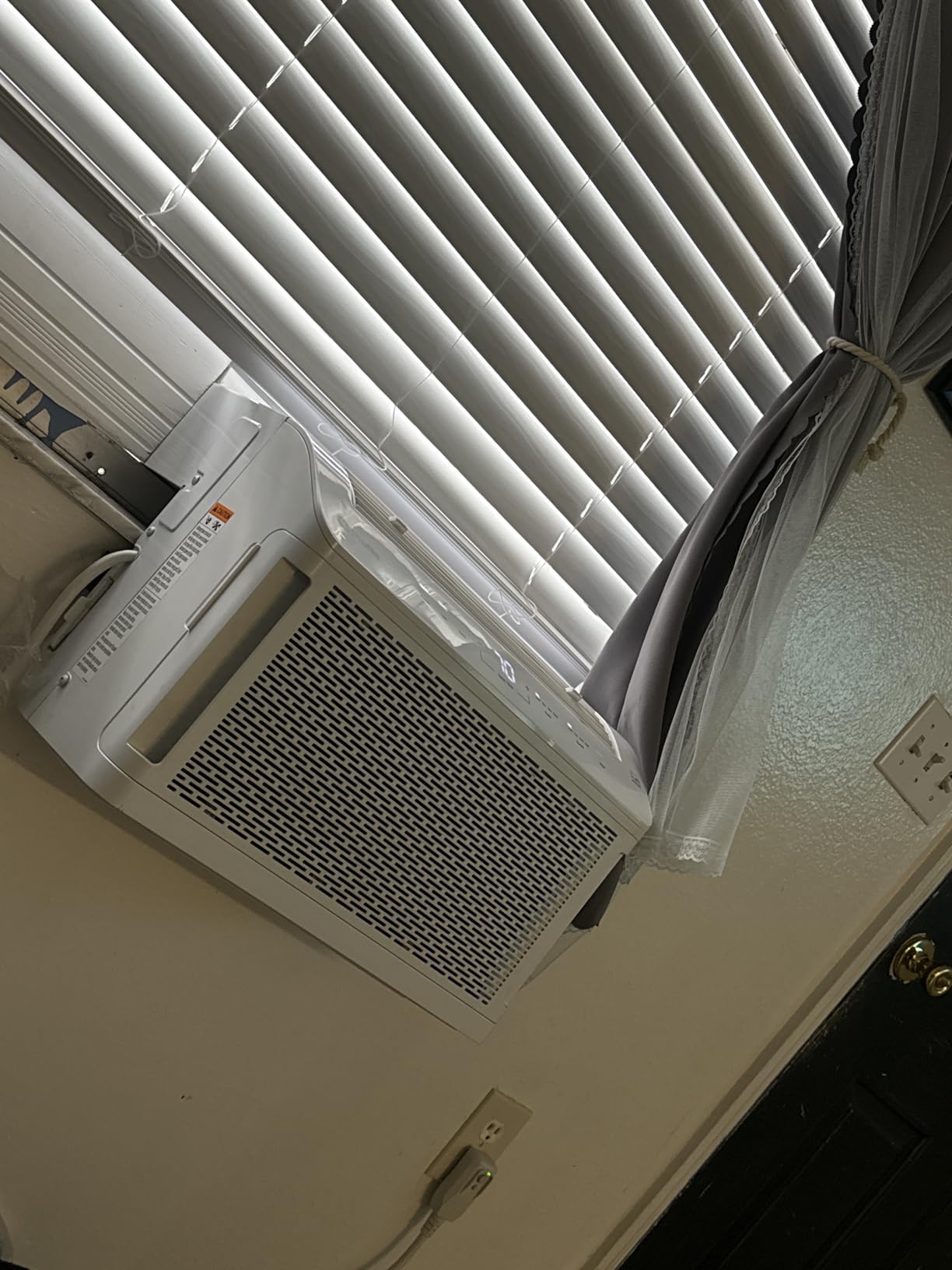 GE Profile ClearView Inverter Window Air Conditioner 10,300 BTU, Ultra Quiet, Full Window View, Cools Up to 450 Sq Ft customer photo 2