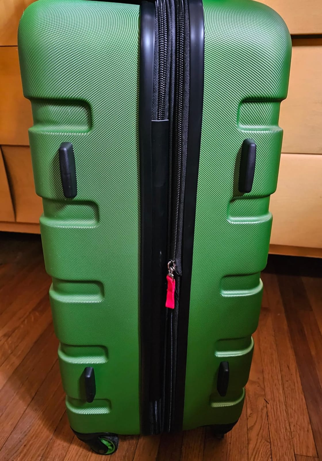 SwissGear 7366 Signature Hardside Expandable Luggage with Spinner Wheels, TSA Lock, Green, Checked-Large 27-Inch customer photo 2