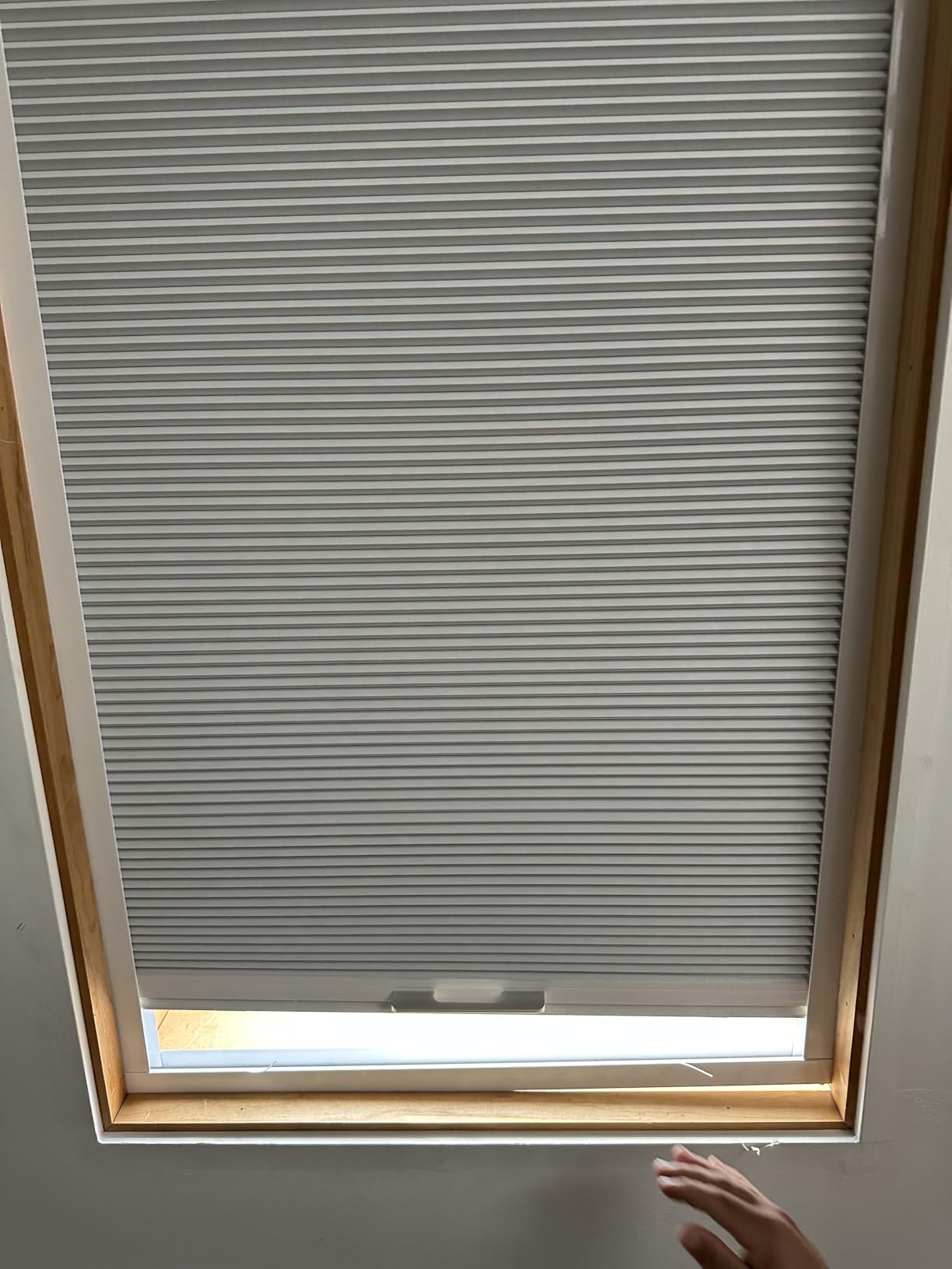 Blackout Skylight Window Blinds, Skylight Shades Cordless Cellular Shades Room Darkening Honeycomb Blinds for Roof Inclined Plane Room Windows - Custom Size (White) customer photo 1