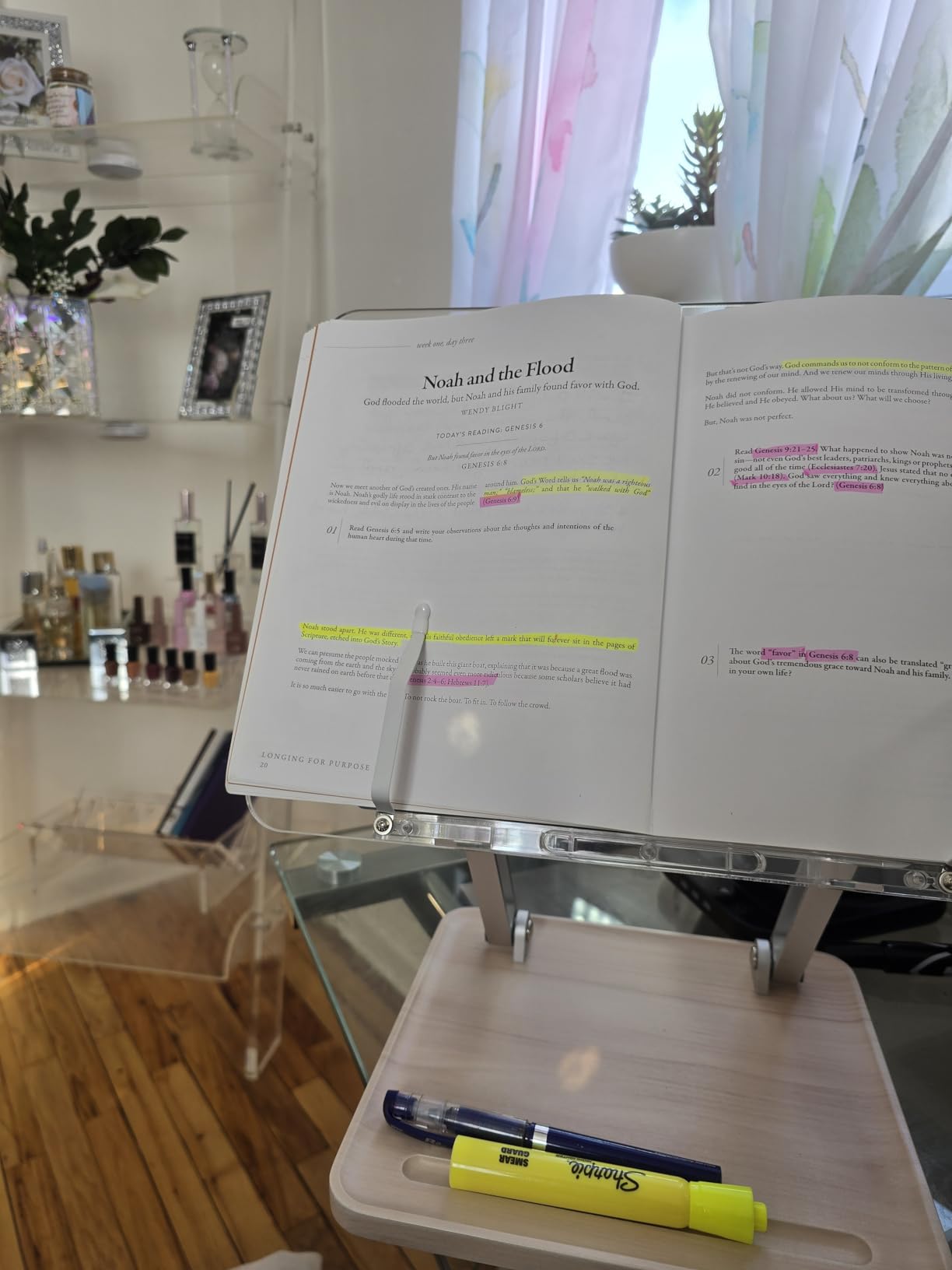 Acrylic Book Stand with Storage Base, Dual Aluminum Arm Reading Holder customer photo 2