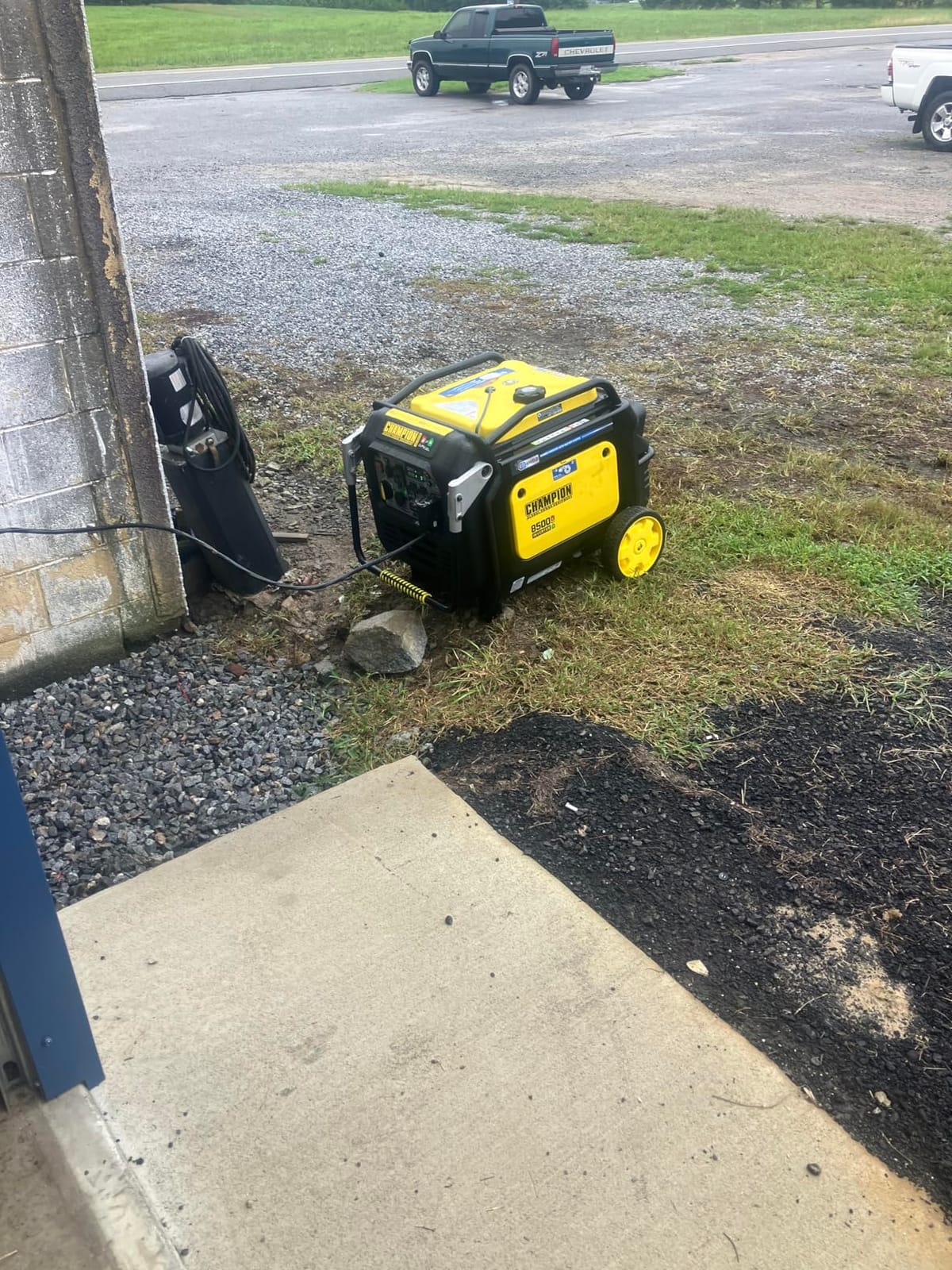 Champion Power Equipment 8500-Watt Electric Start Dual Fuel Home Backup Portable Inverter Generator with Quiet Technology and CO Shield customer photo 1
