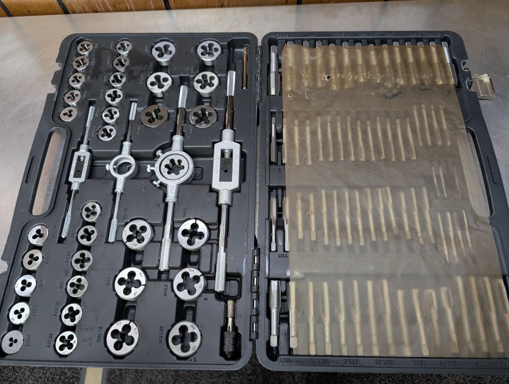 VEVOR Tap and Die Set, 110-Piece Include Metric Size M2 to M18, Bearing Steel Taps and Dies, Essential Threading Tool for Cutting External Internal Threads, with Complete Accessories and Storage Case customer photo 1