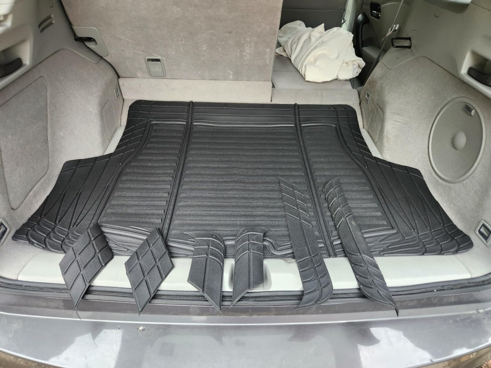Nilight Rubber Cargo Mats for Cars Trucks SUVs customer photo 1