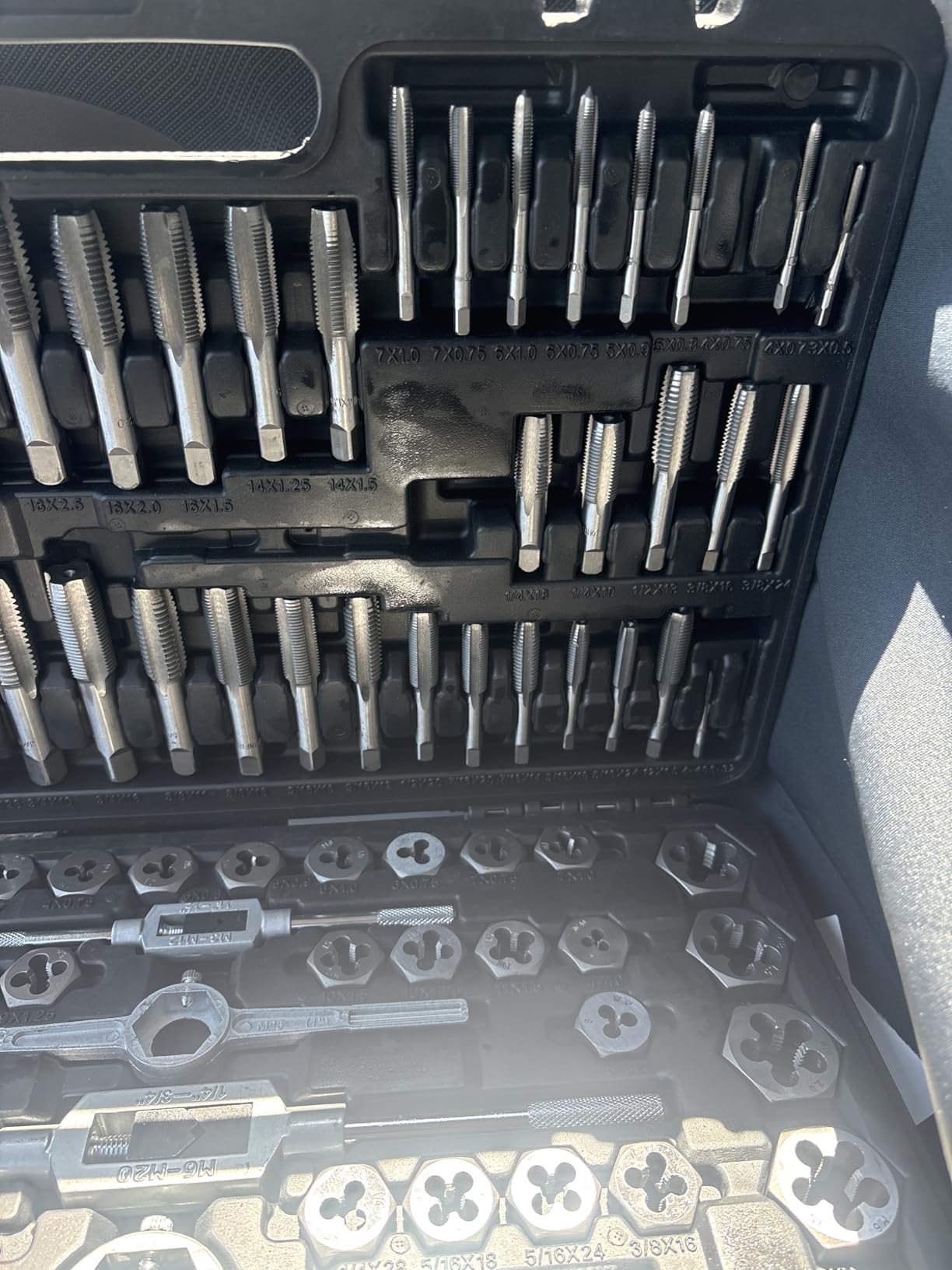 VEVOR Tap and Die Set 116 Pcs Metric and SAE Size Bearing Steel Taps Dies customer photo 2