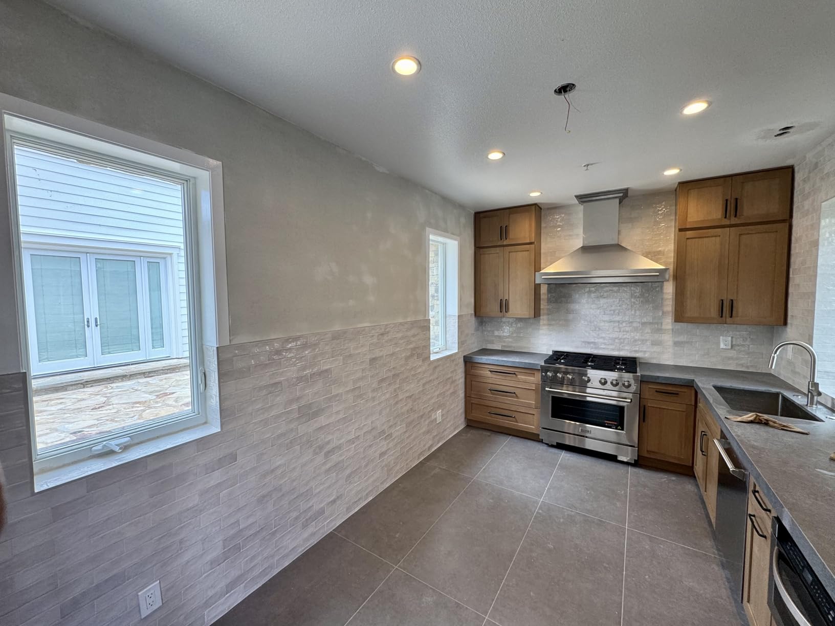 SureCrete MicroTek One Coat | White | 40 lb | Thin Concrete Overlay Microcement Micro Topping Smooth customer photo 2