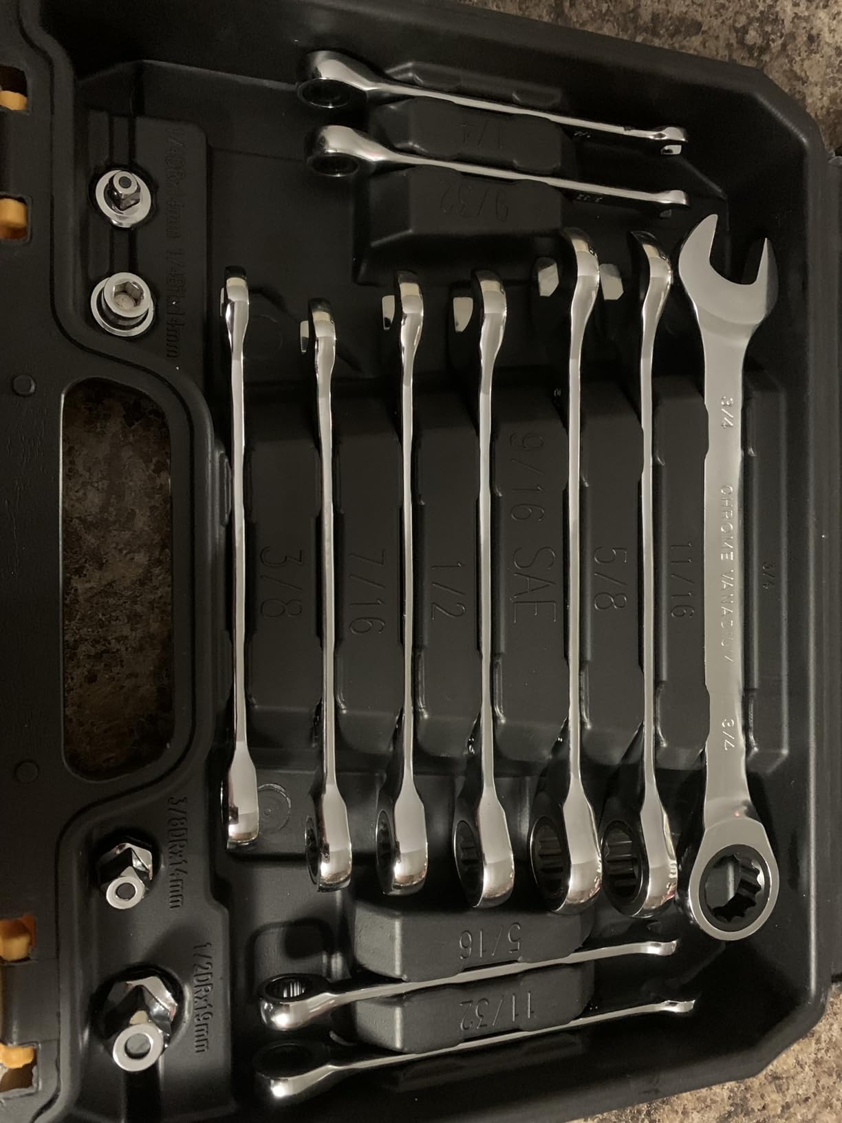 ELEAD 33-Piece Combination Ratchet Wrench Set | SAE & Metric Sizes (1/4