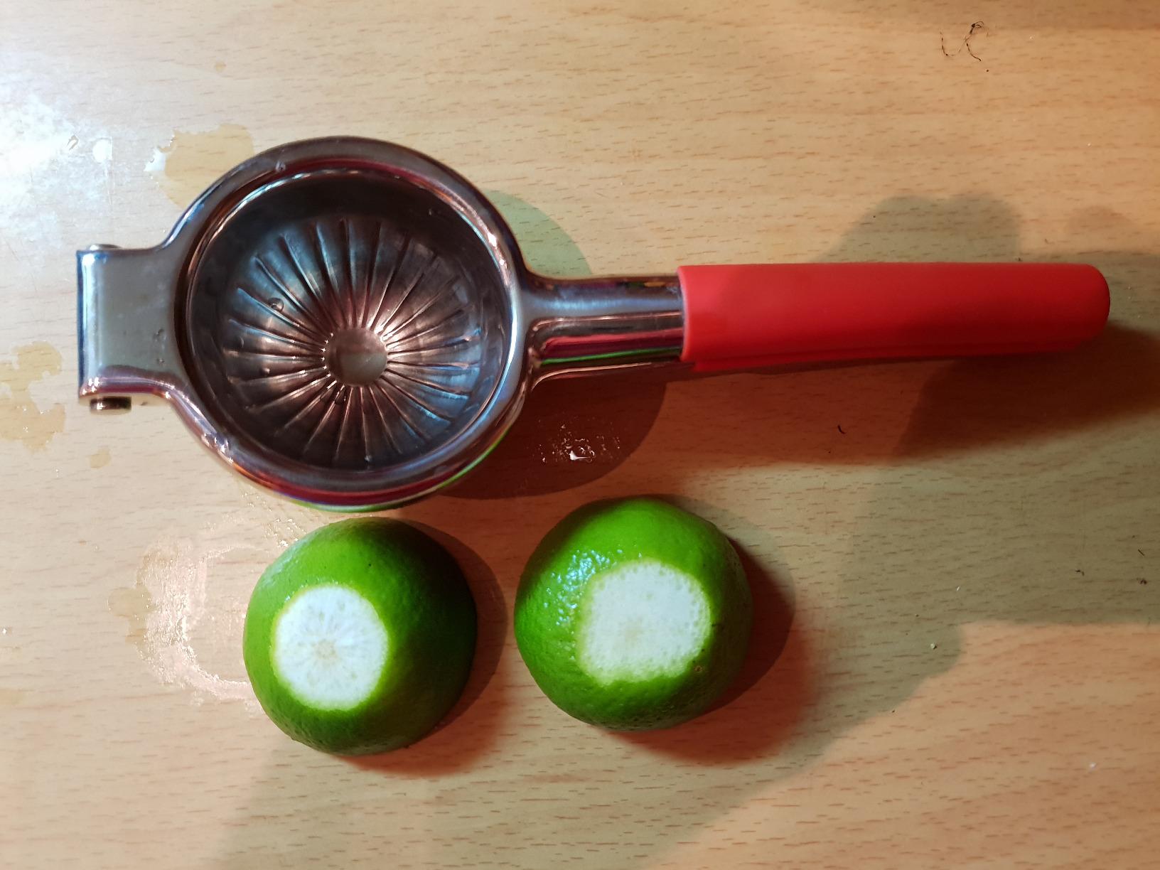 Bellemain Metal Lemon Squeezer, Stainless Steel Citrus Juicer, black customer photo 2