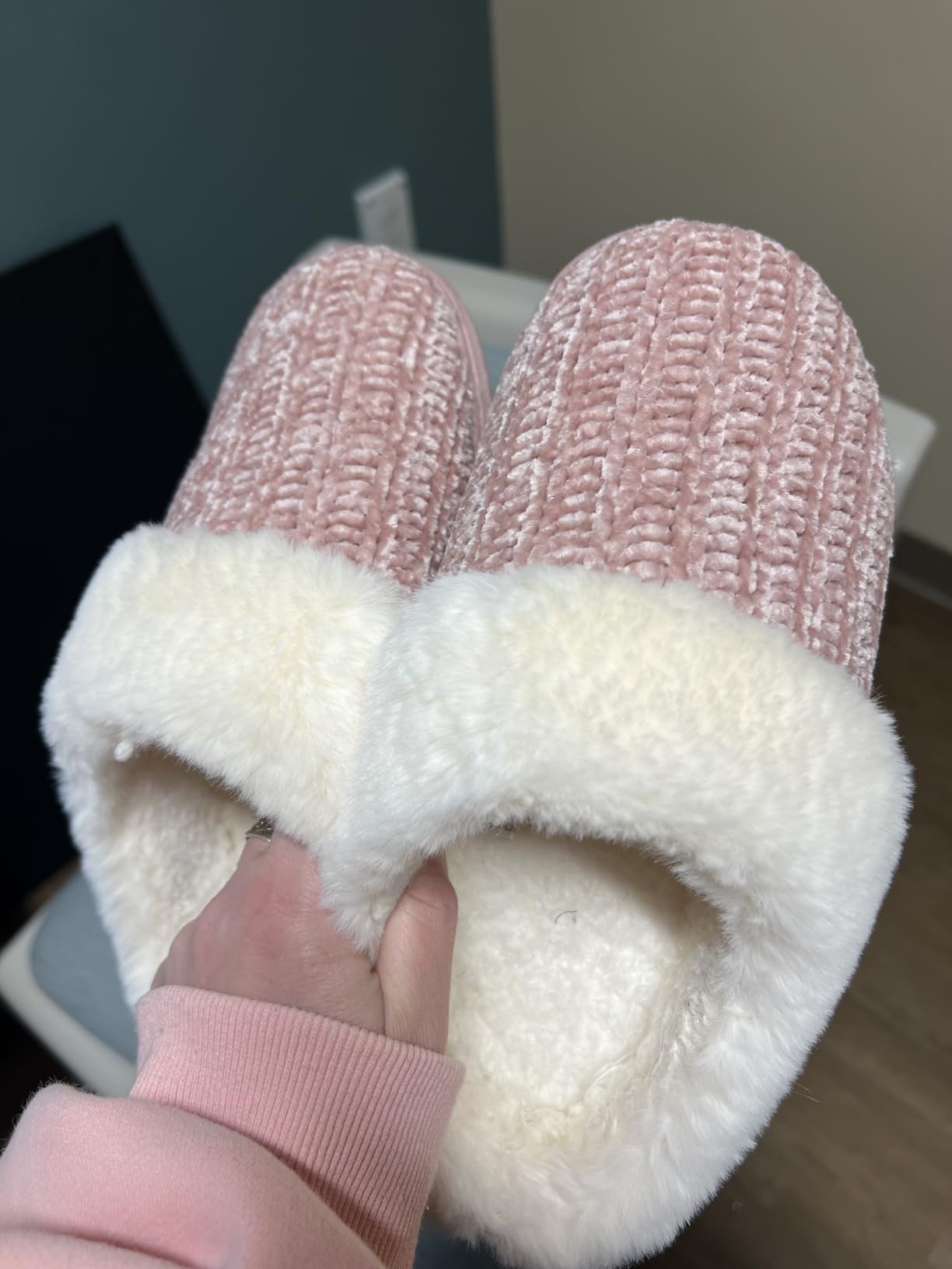 Evshine Women's Chenille Knit Fuzzy Slippers Memory Foam Warm House Shoes customer photo 2