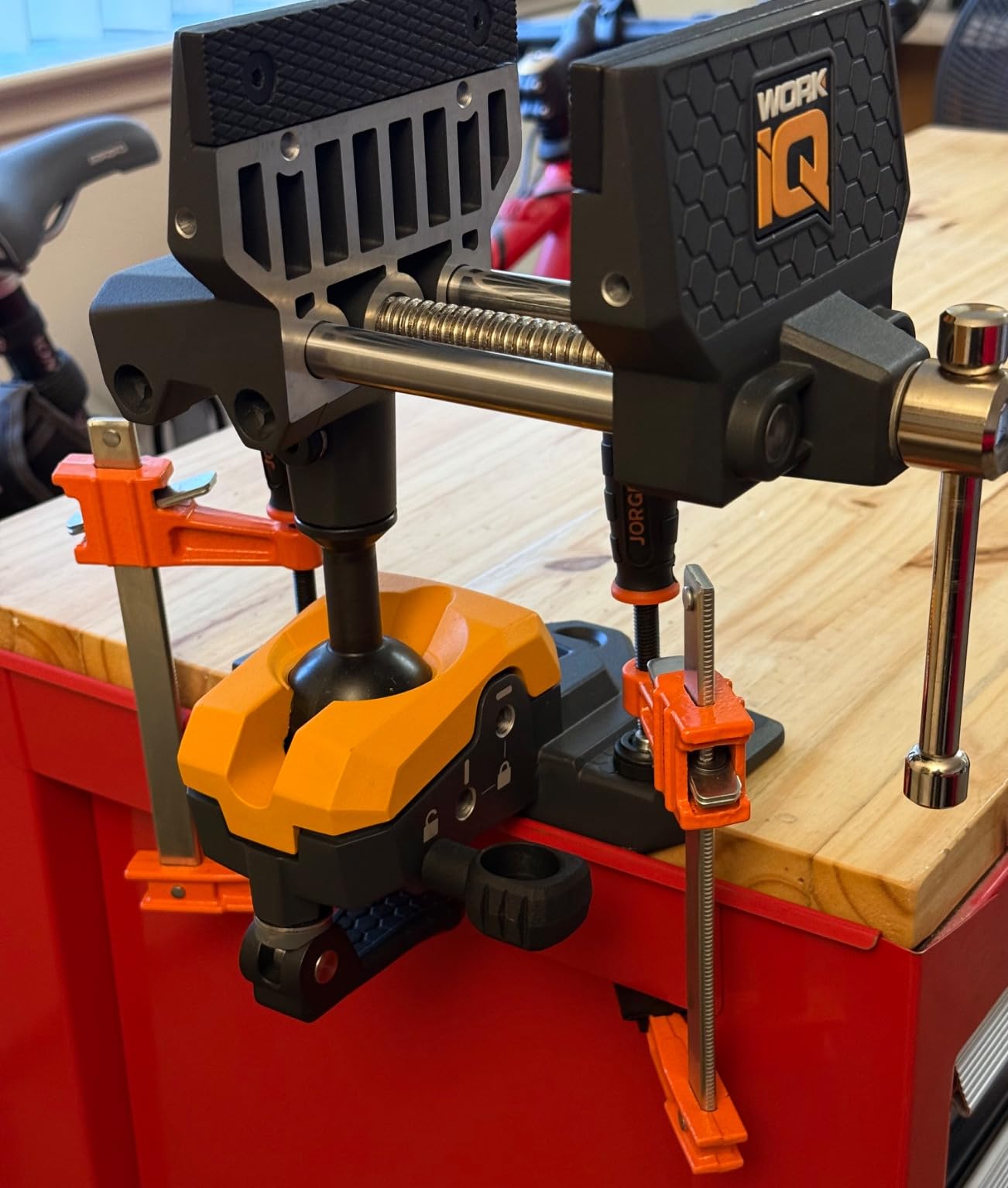 WORK IQ TOOLS IQ Vise 360° Articulating Bench Vice, Multi-Angle customer photo 1