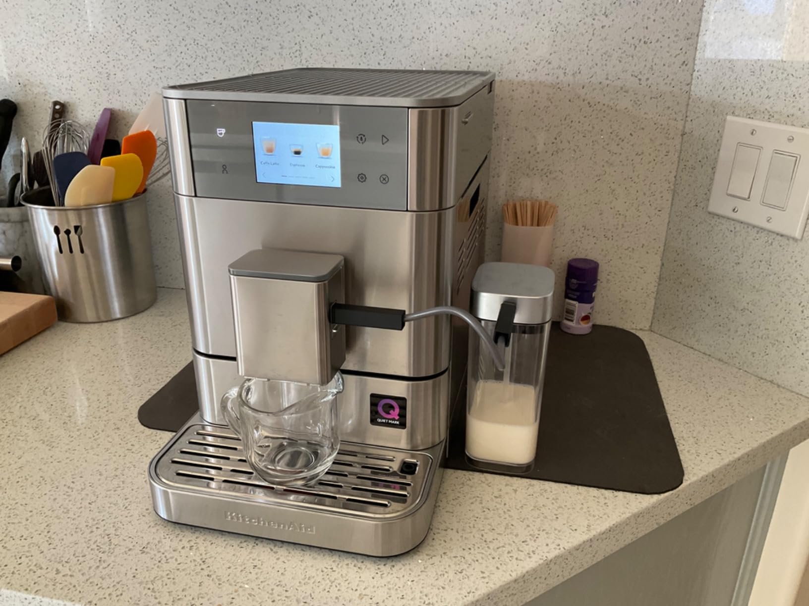 KitchenAid Fully Automatic Espresso Machine KF7, KES8557, Juniper | 20+ Recipe Options, Built-In Grinder, Smart Dosing, 2.2L Water Tank, Auto Milk Frothing customer photo 2
