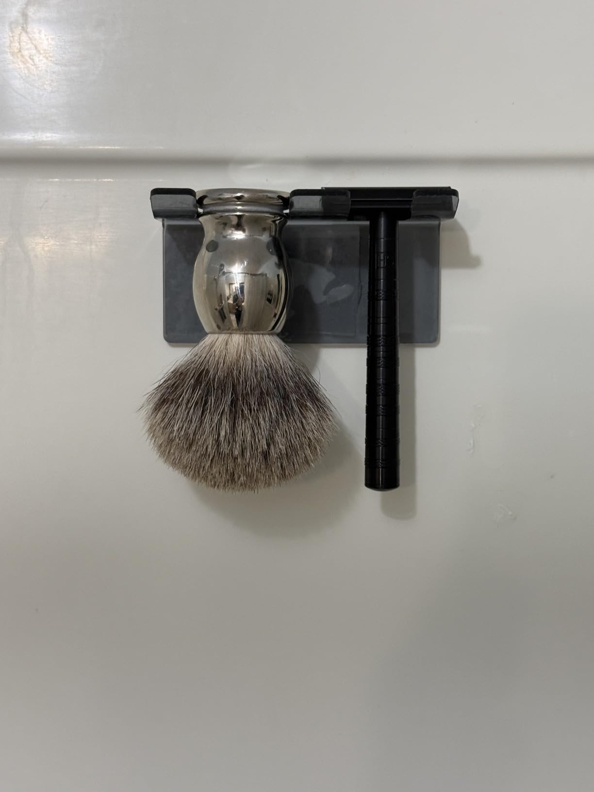 LUEXBOX Safety Razor Holder for Shower Wall, Self Adhesive Razor and Brush Stand for Bathroom, Shaving Brush Stand Compatible with Fusion 5 Proglide, Mach 3 Classic(Black Clear) customer photo 1