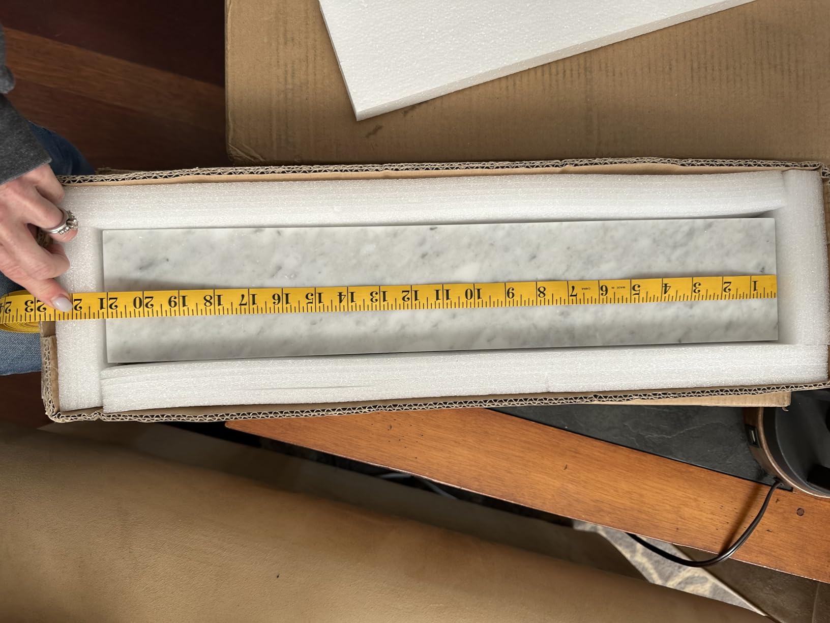 VANITY CARRARA WHITE QUARTZ SIDESPLASH customer photo 1