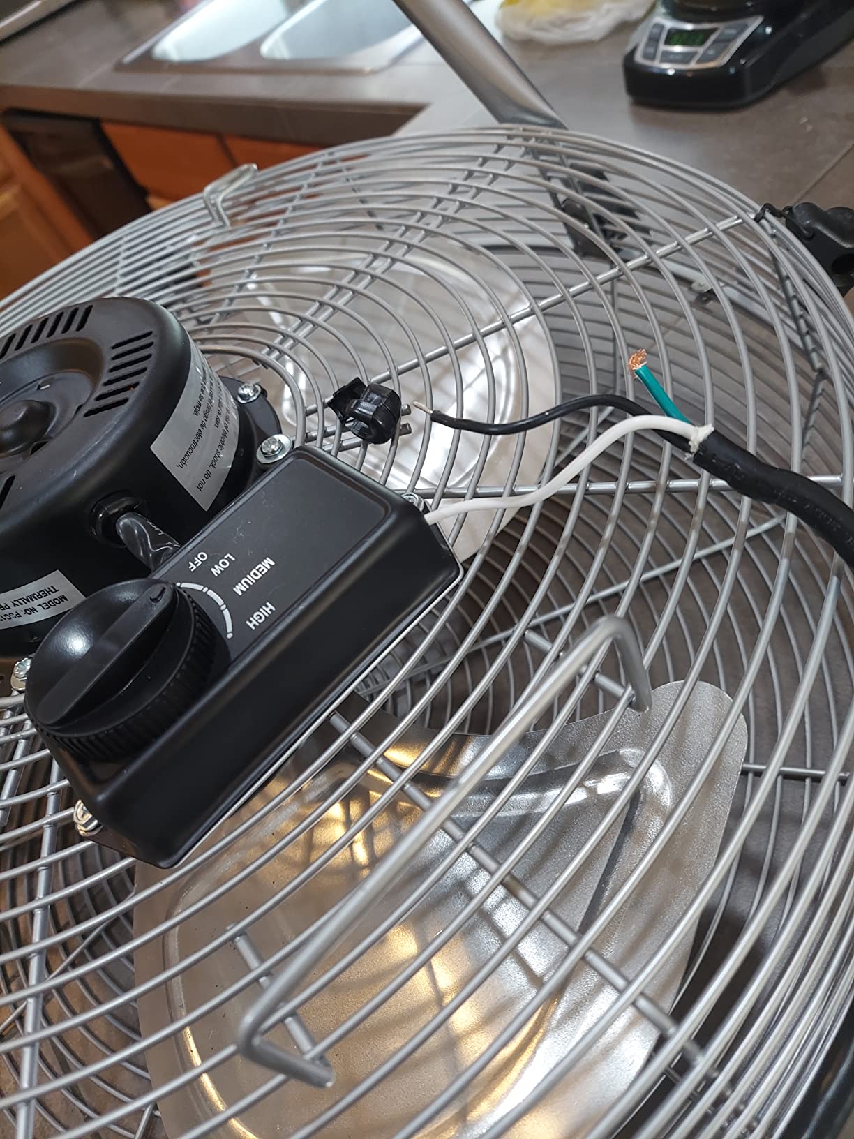 iLiving 30 Inches 12350 CFM Heavy Duty High Velocity Barrel Floor Drum Fan with DC Brushless Motor, Stepless Speed Adjustment for Workshop, Garage, Commercial or Industrial, UL Safety Listed customer photo 1