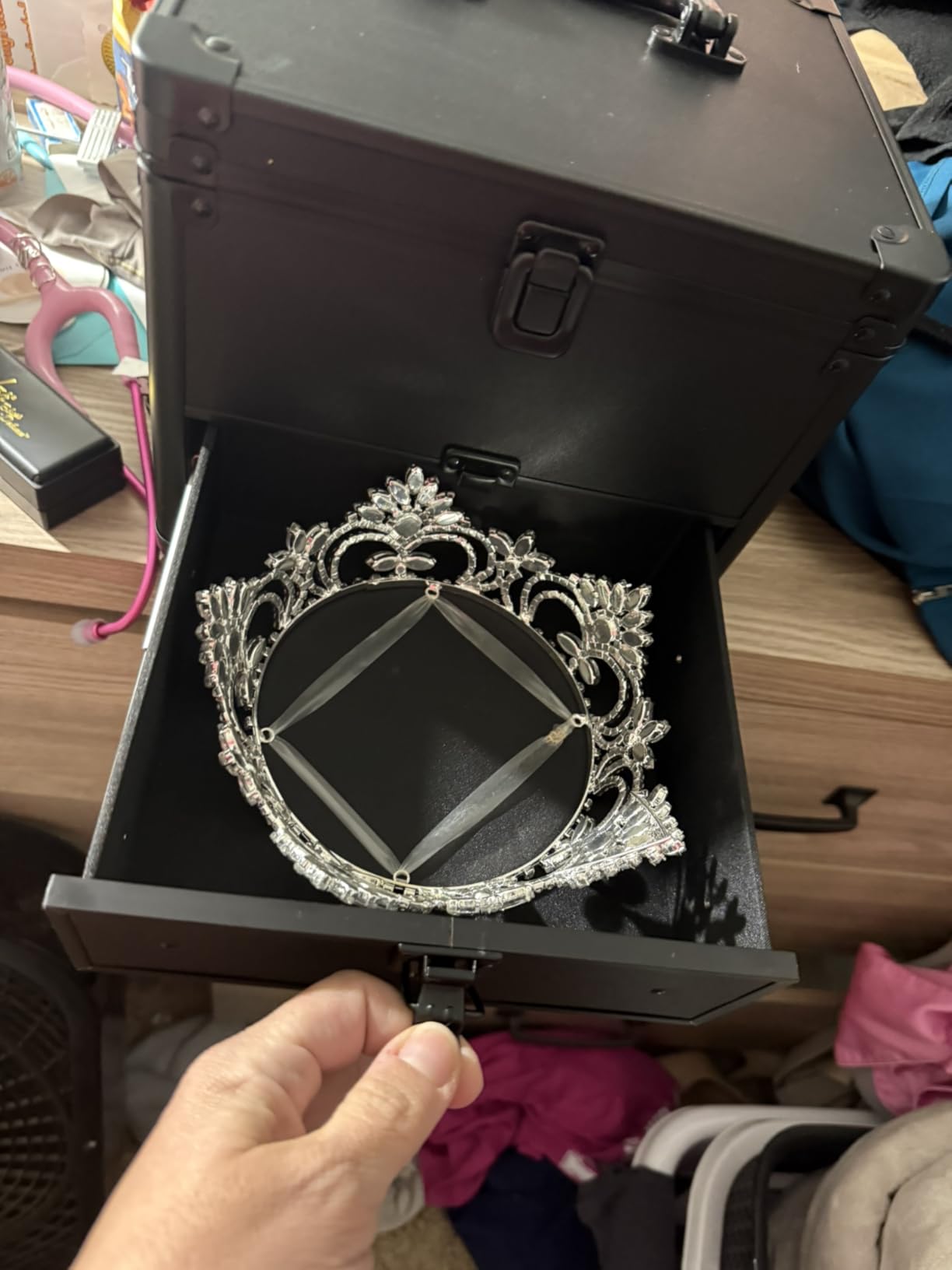 Qislee Makeup Box with Detachable Magnetic LED Mirror, Travel Train Case customer photo 1