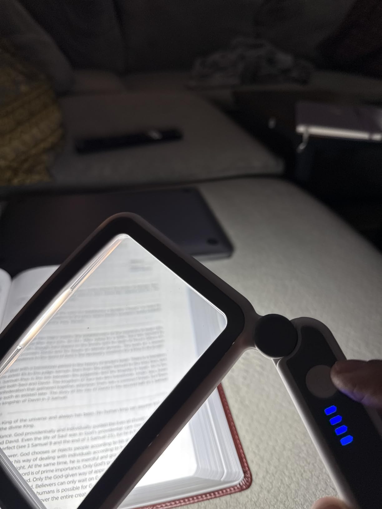AKKYCVS Magnifying Glass with Light, Rechargeable 5X Large Page Magnifier for Reading, Folding Handheld Dimmable, LED Lighted Rectangle Magnifier for Reading Book Small Print for Seniors Low Vision customer photo 2