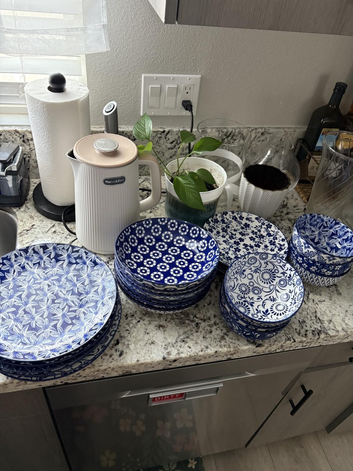 vancasso SELENE Plates and Bowls Set for 4, 12 Pieces Dinnerware Sets, Mircowave and Dishwasher Safe Dishes Set, Porcelain Blue Dinnerware customer photo 1