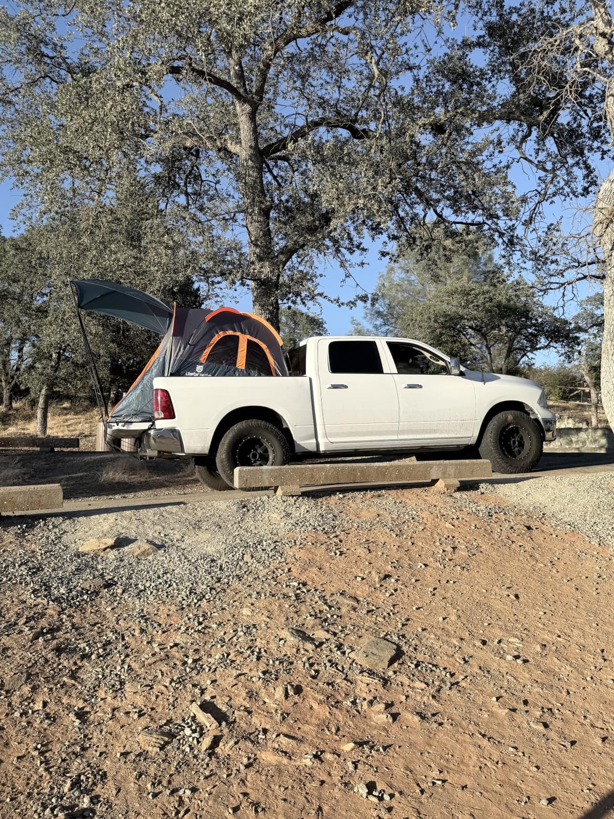 Umbrauto Truck Bed Tent with Awning: 5.5-5.8FT PU3000mm Waterproof Tailgate Pickup Truck Tents, Easy Set-up for 2 Person, Fits Full Size Short Bed, Chevy, Dodge, Ford, GMC, Green customer photo 1