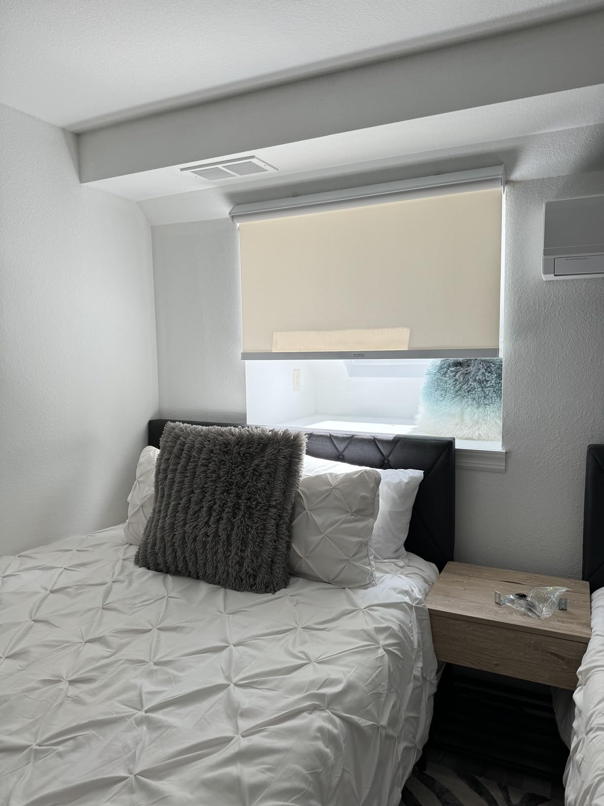 Foiresoft Solar Screen Cordless Blinds 1% UV Block W52 x H64 [White] customer photo 1