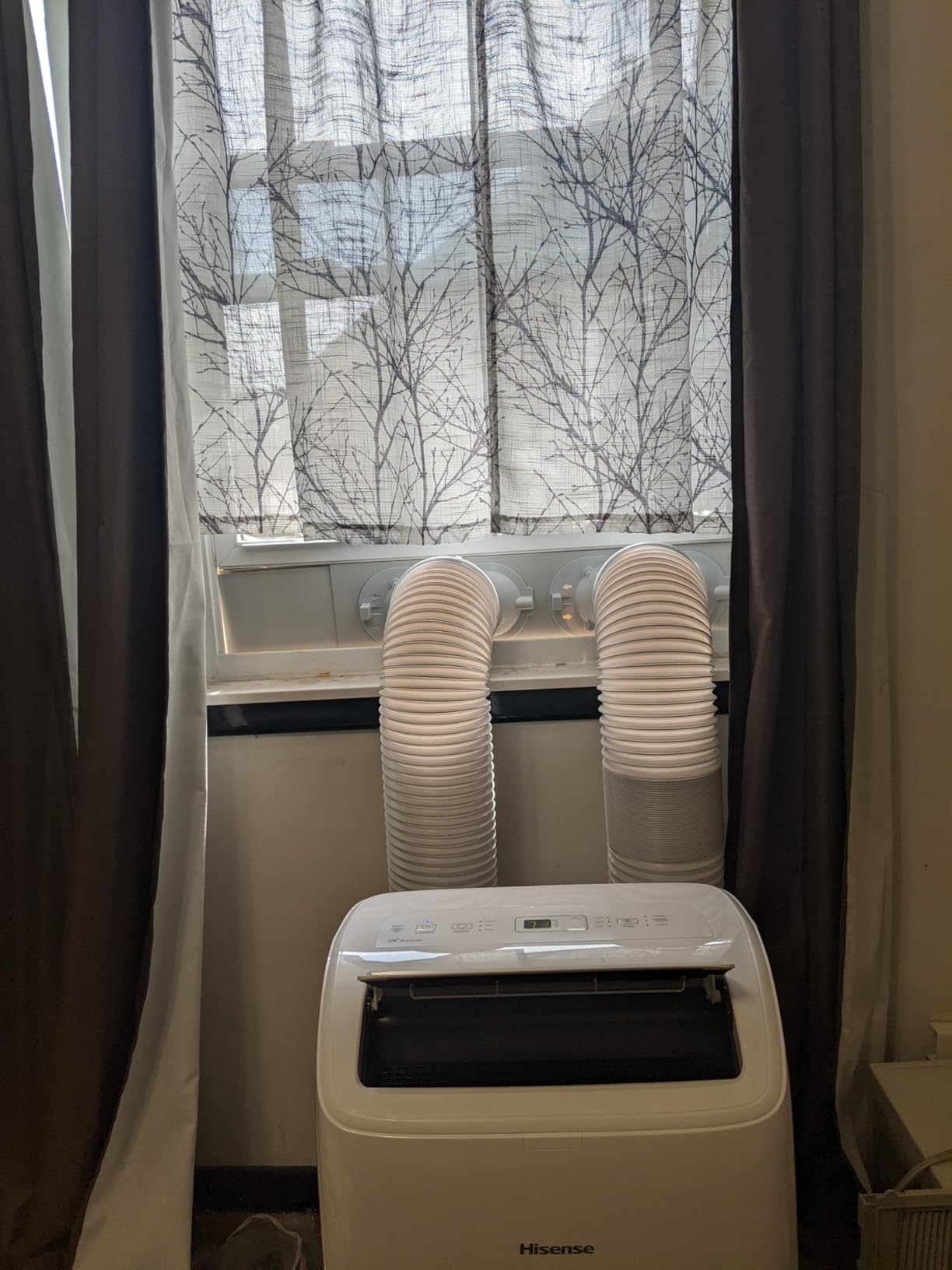 Hisense 8,000 BTU Portable Air Conditioner with Dual Hose & Inverter, 350 Sq Ft, Wi-Fi, ConnectLife App Google and Alexa, 3 operating modes, Noise 42 dB(A) - HAP0824TWD (Renewed), White customer photo 2