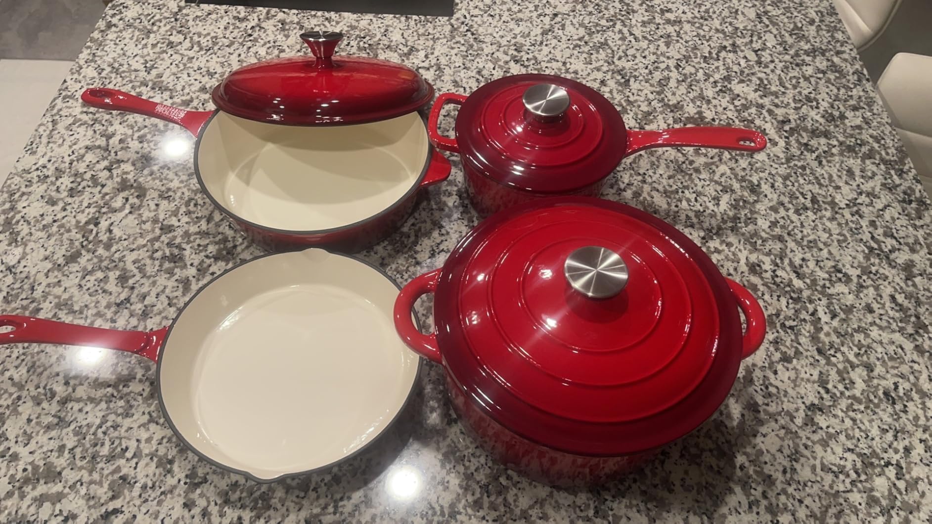 MAISON ARTS 7 Piece Enameled Cast Iron Pots and Pans Set, Red customer photo 2