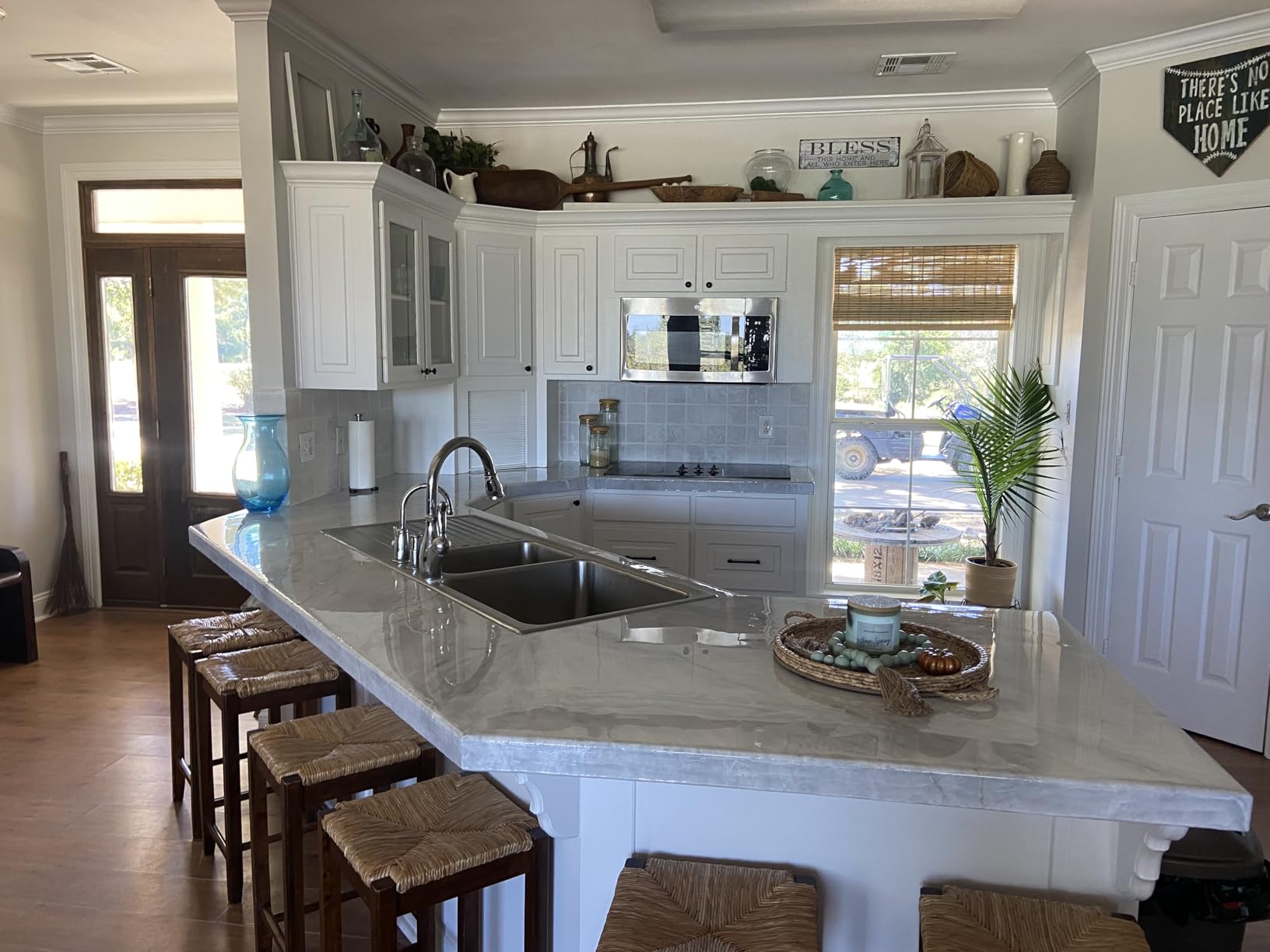 Stone Coat Countertops Epoxy Resin Kit for Countertops, Bar Tops, 1 Gallon customer photo 2