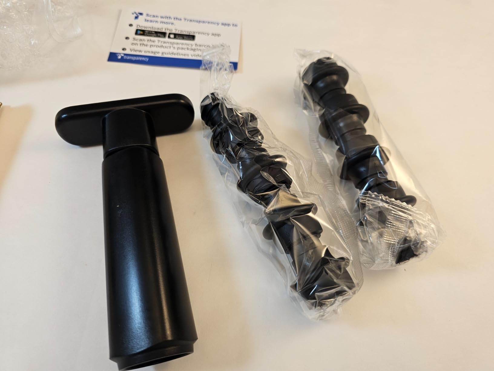 WOTOR Wine Saver Vacuum Pump with 4 Stoppers, Wine Preserver, Black | Reusable Bottle Sealer, Keeps Fresh, Ideal Accessories Gift customer photo 1