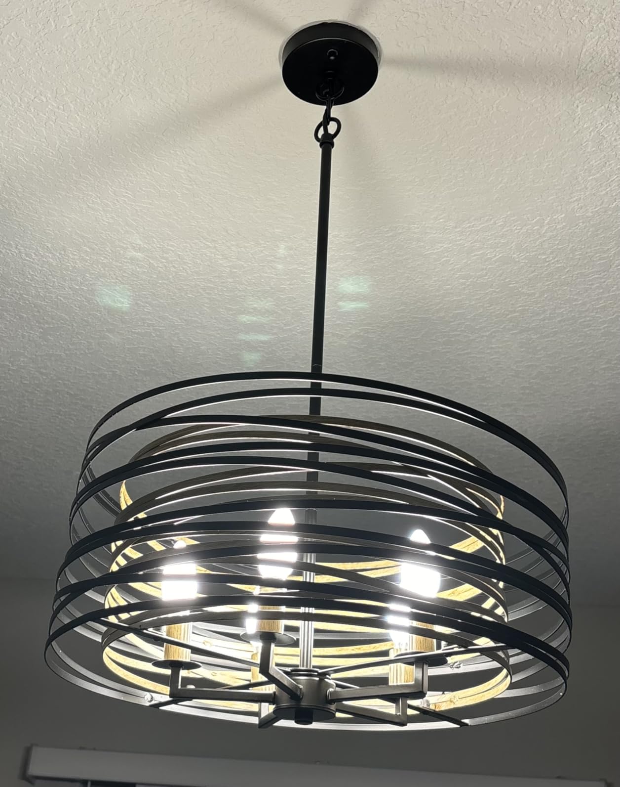 Sigaitwei 33.5''Farmhouse Dining Room Light Fixture,5-Light Kitchen Island Lighting,Industrial Chandelier for Dining Room Over Table Kitchen,Large Linear Chandelier with Retro Wood Texture Interior customer photo 1