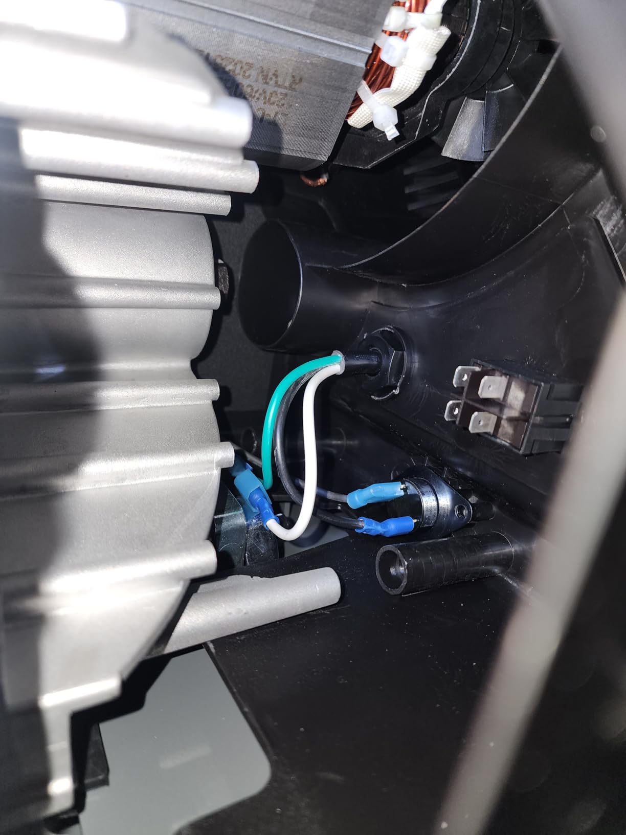 Klutch 29-Gallon Air Compressor, 2.5 HP, 120V, 175 PSI, 5.1 CFM at 90 PSI, Oil-free vertical design customer photo 1