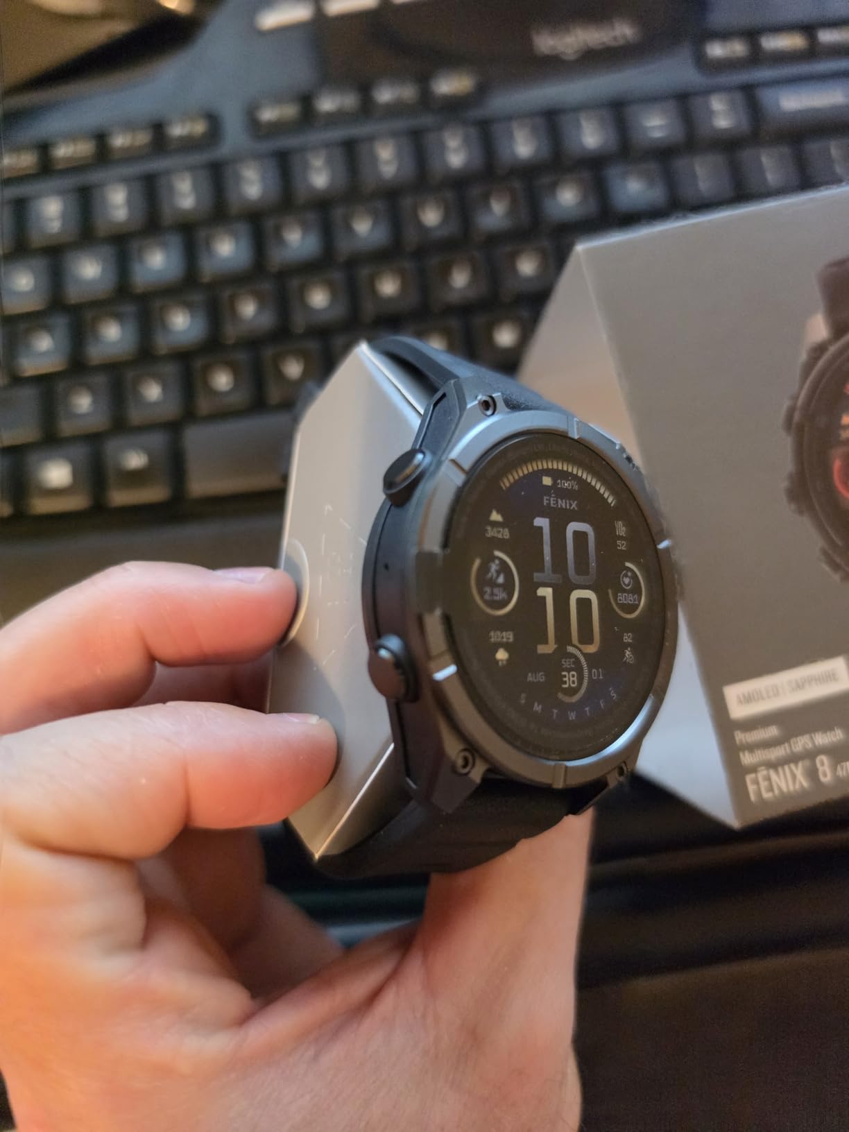 Garmin fēnix® 8, Sapphire, 43mm, DLC Titanium, Black/Pebble Gray customer photo 1
