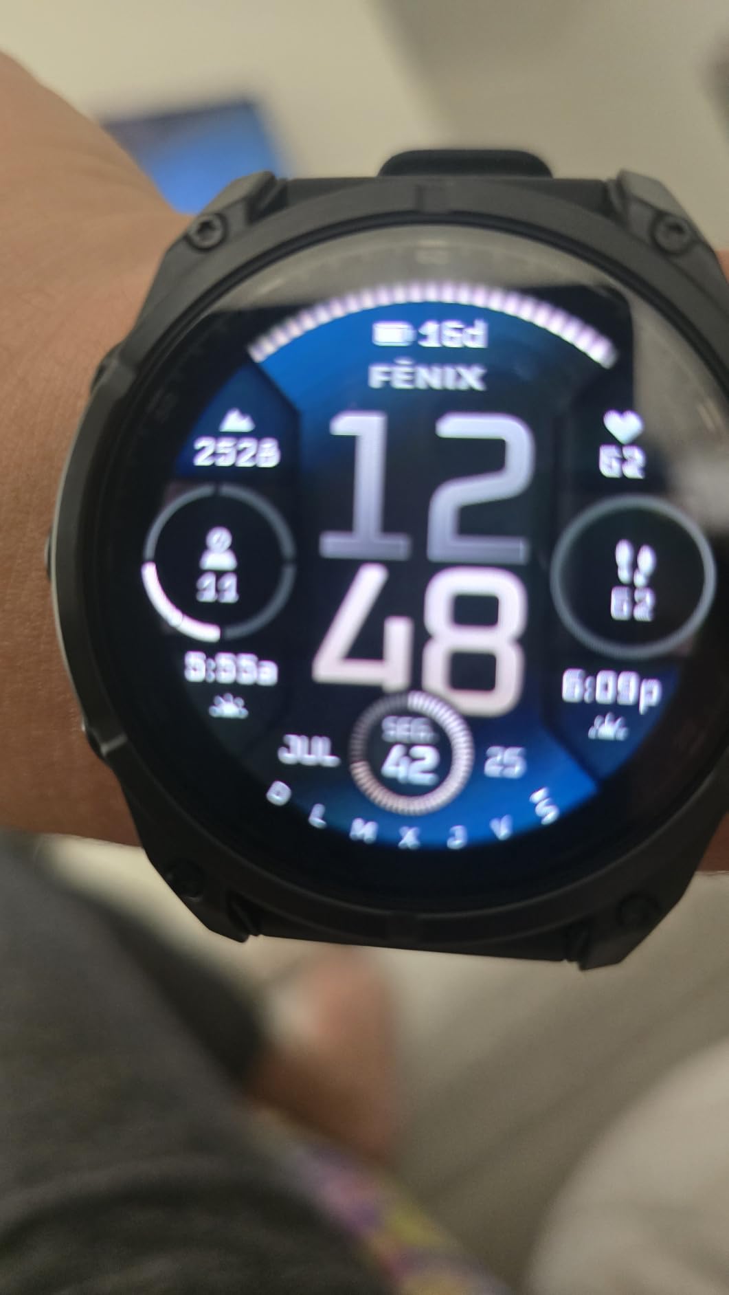 Garmin fēnix® 8, Sapphire, 43mm, DLC Titanium, Black/Pebble Gray customer photo 2